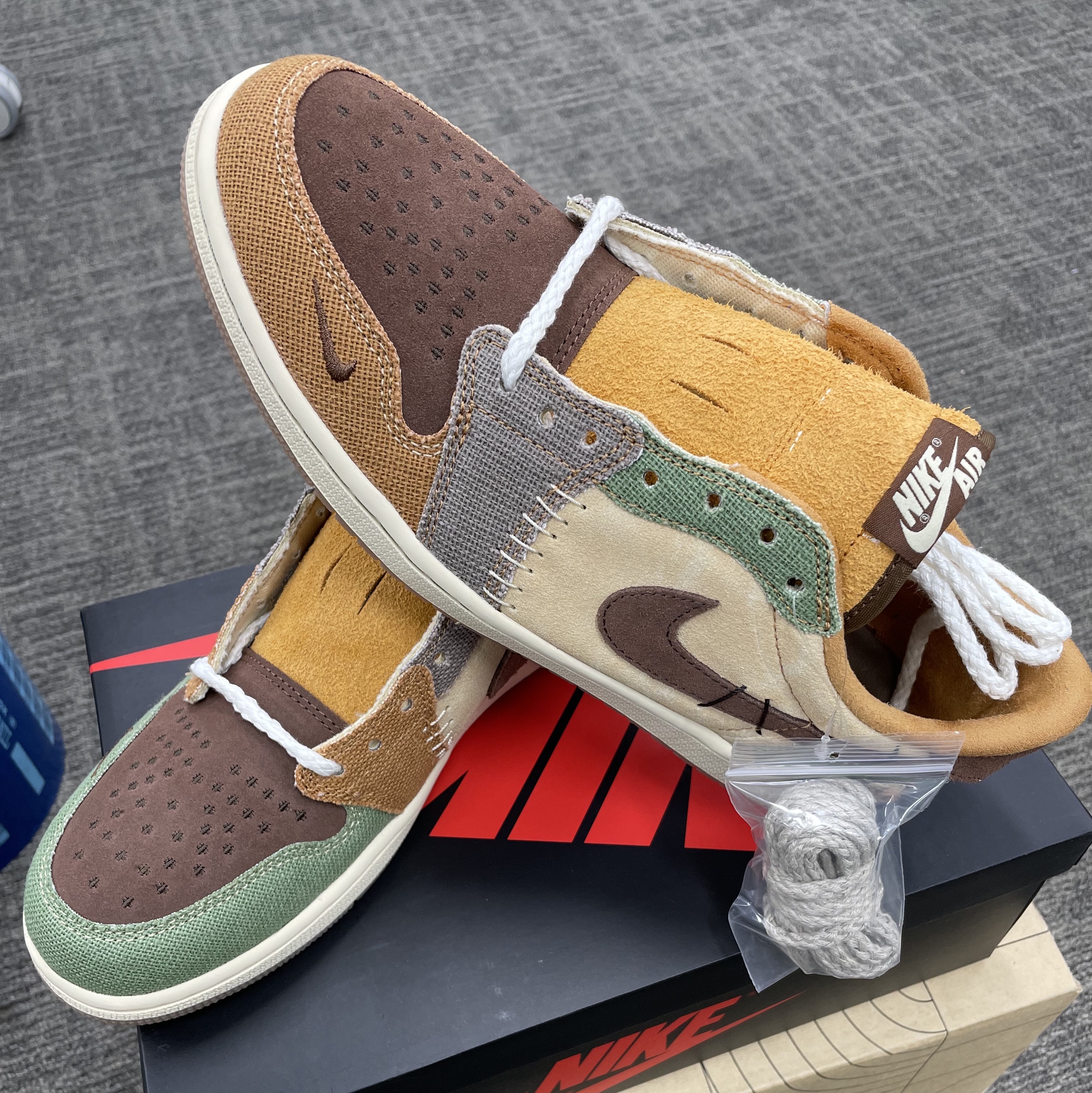 Jordan 1 x Zion Williamson Retro Low OG Flax and Oil Green 착용 스타일 - 1