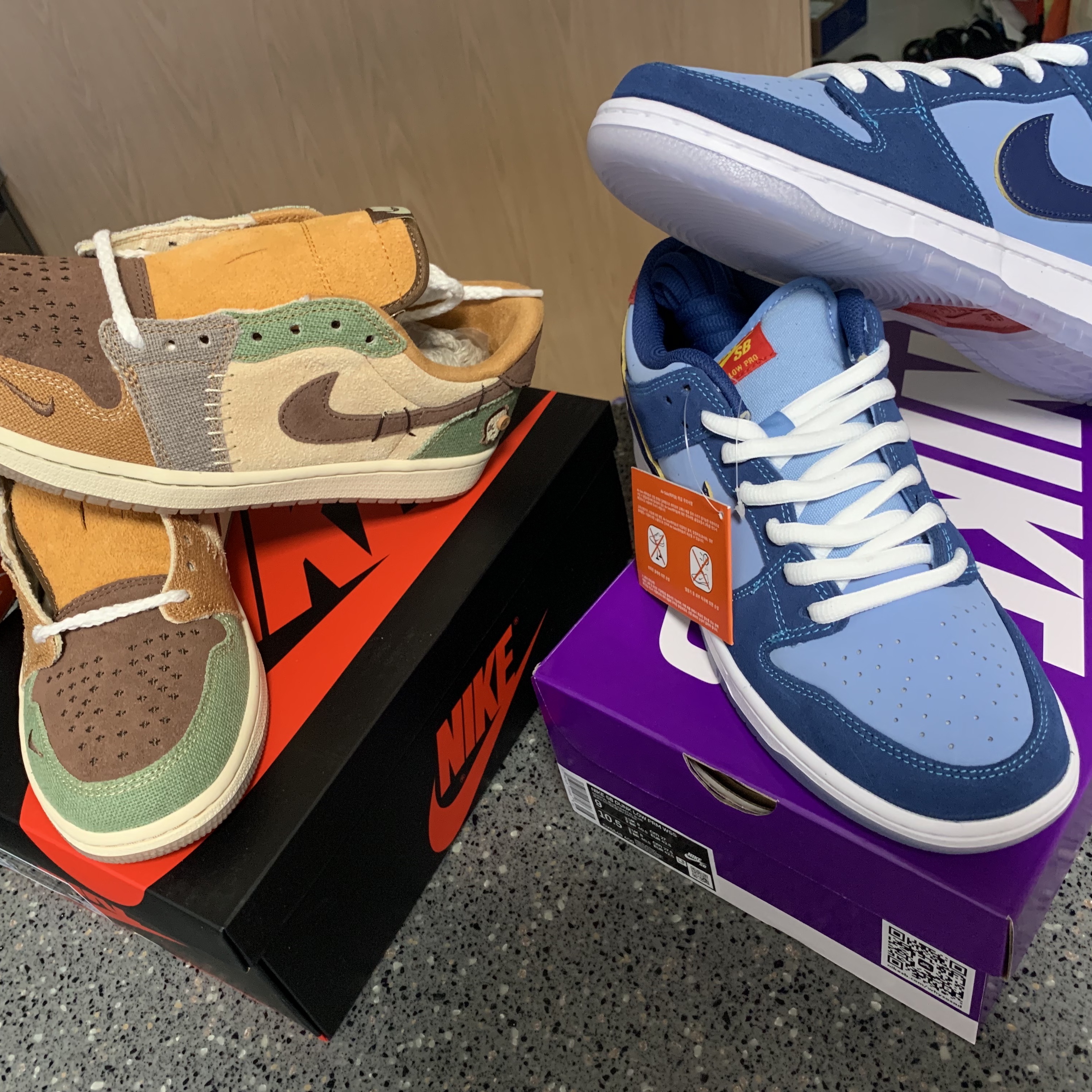 Jordan 1 x Zion Williamson Retro Low OG Flax and Oil Green, Nike x Why So Sad? SB Dunk Low Pro Coastal Blue 착용 스타일