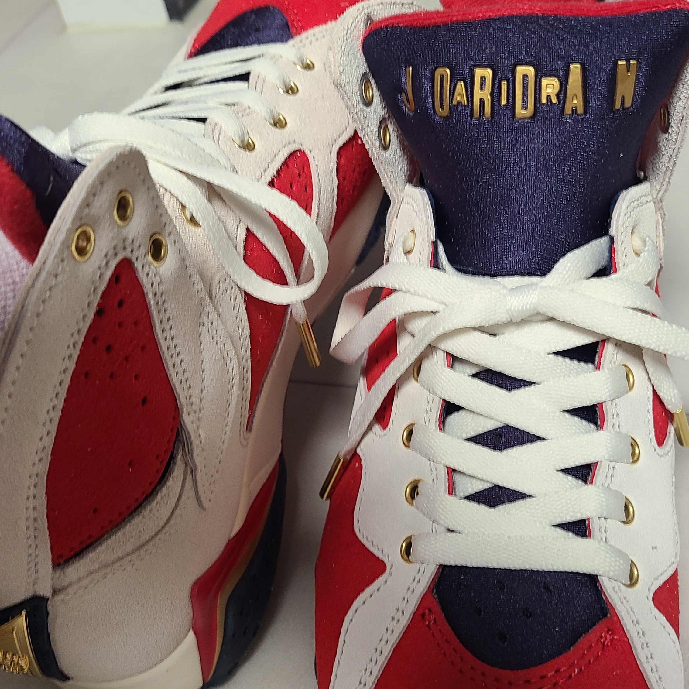Jordan 7 x Trophy Room Retro SP True Red and Obsidian 착용 스타일 - 2