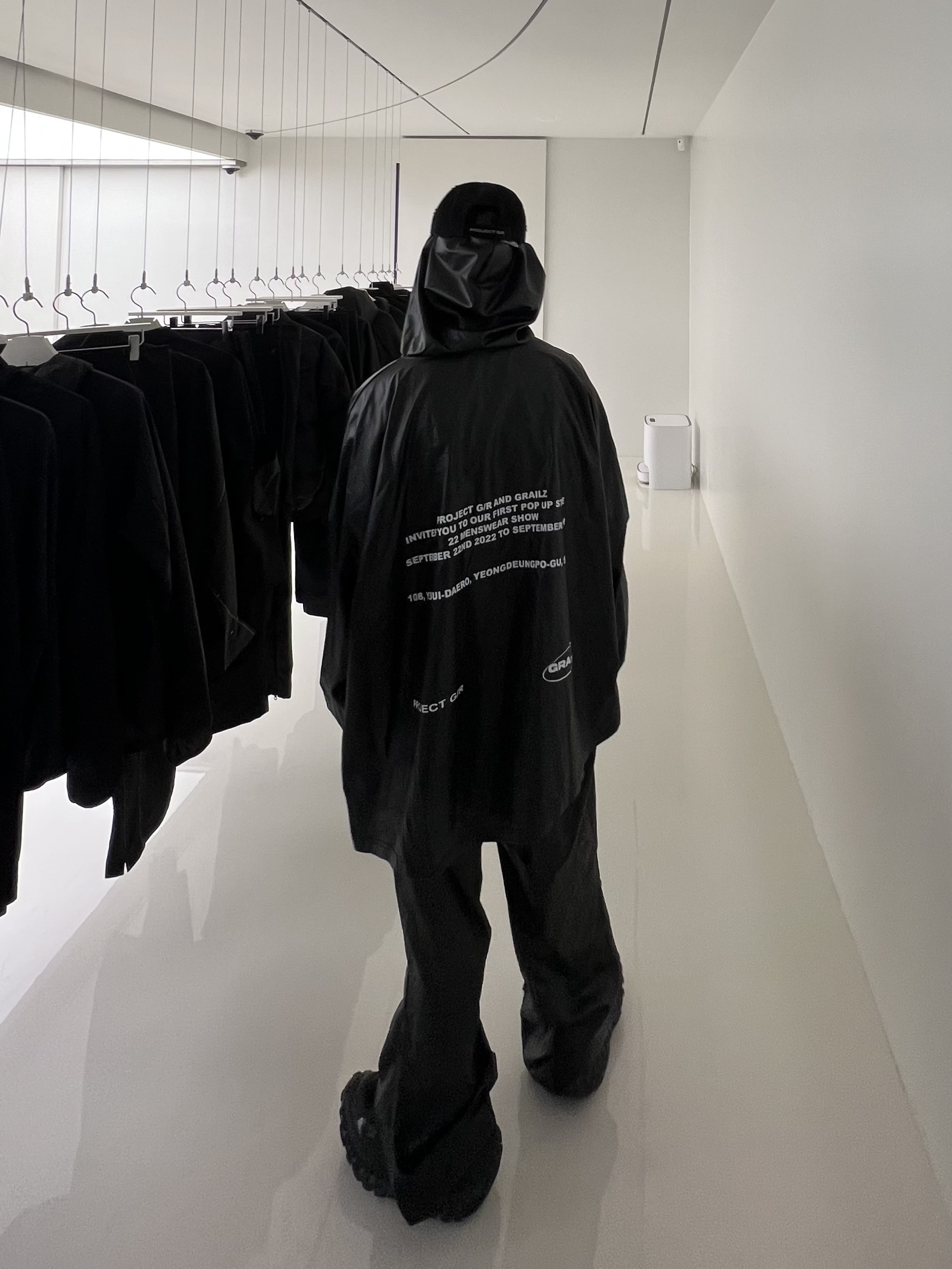 Balenciaga Defender Sneakers Black 착용 스타일 - 1