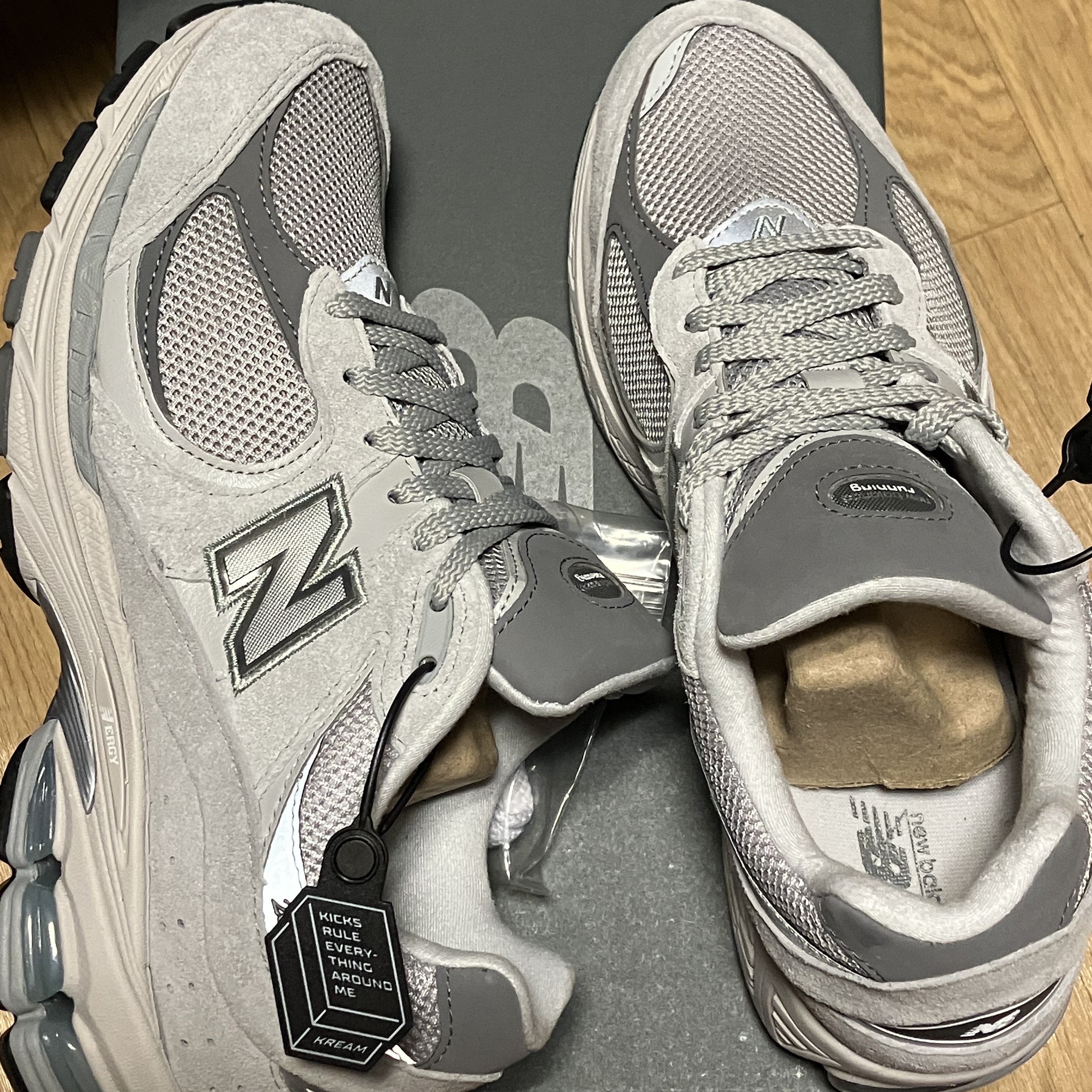 New Balance 2002R T2 Gray 착용 스타일 - 3
