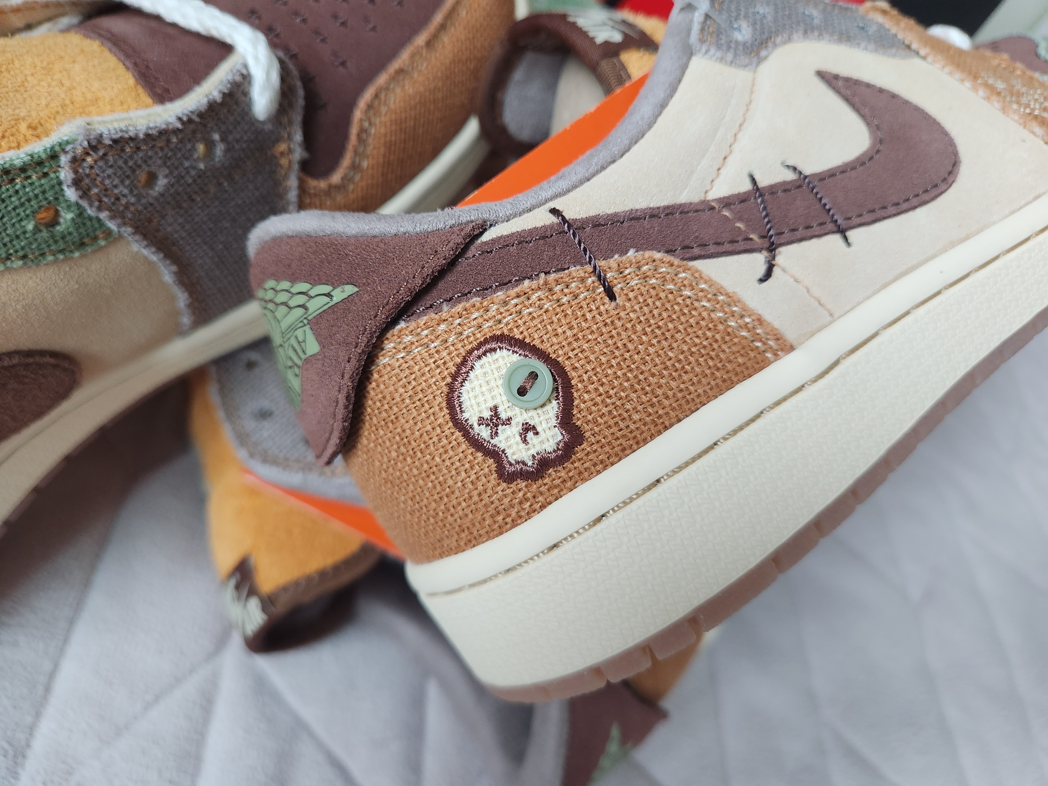 Jordan 1 x Zion Williamson Retro Low OG Flax and Oil Green 착용 스타일 - 5