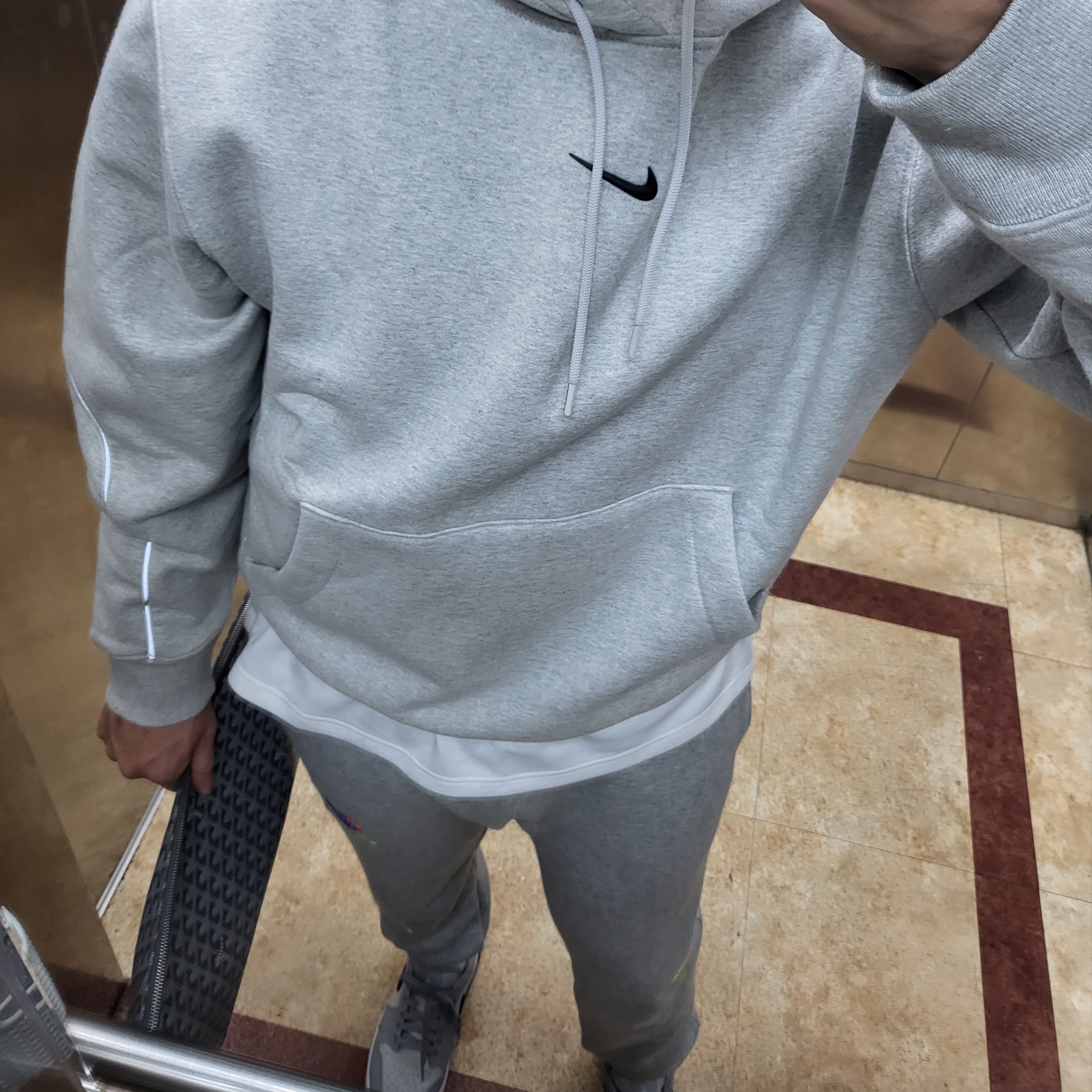 Nike x Drake Nocta Cardinal Stock Essential Hoodie Grey - Asia, Jordan 1 Low Golf Wolf Grey 착용 스타일