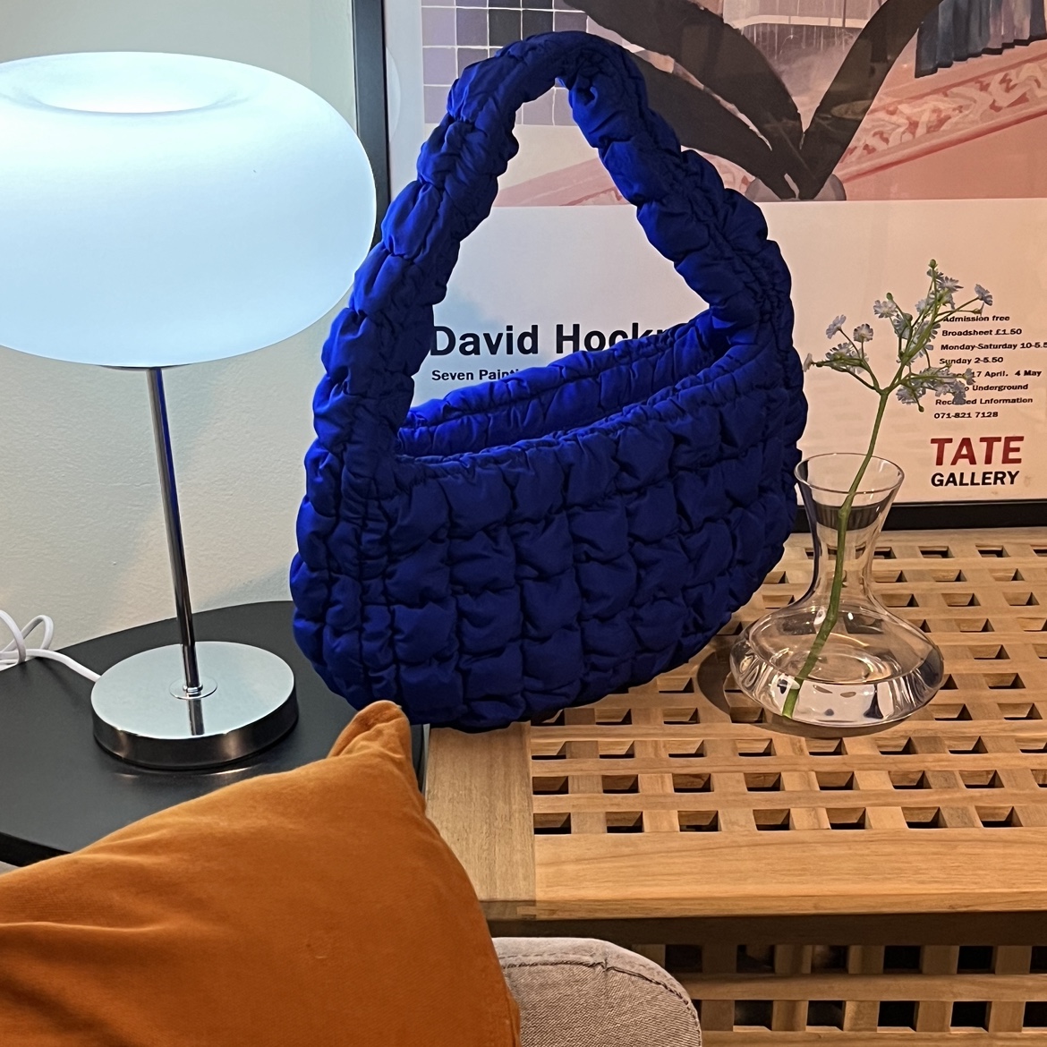 COS Quilted Mini Bag Blue 착용 스타일 - 1