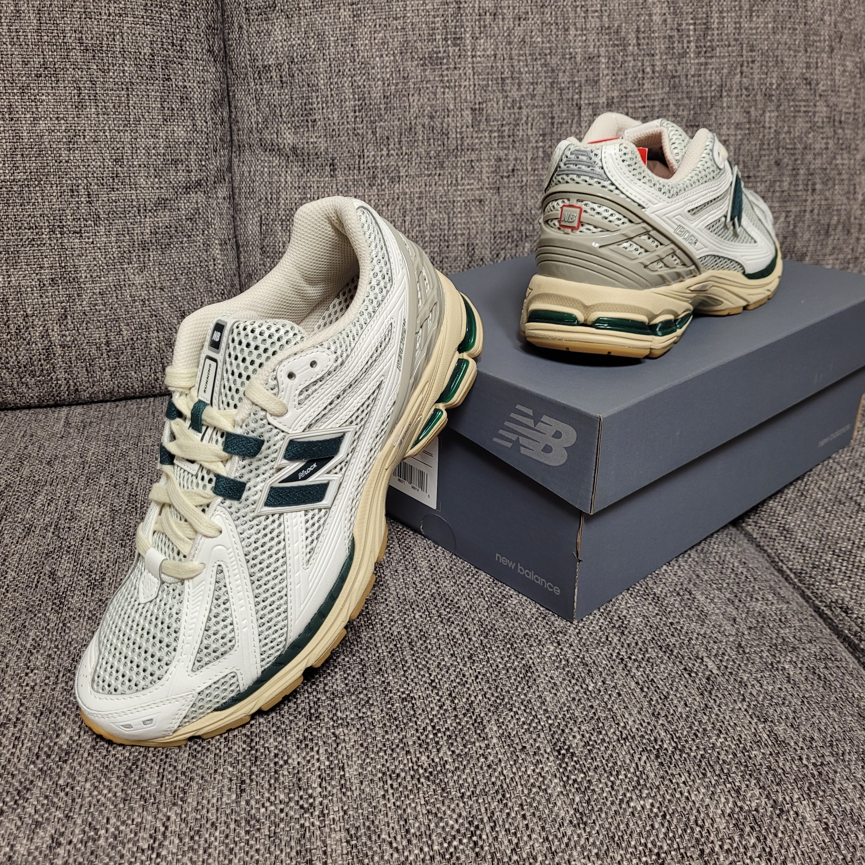 New Balance 1906R Silver Green 착용 스타일 - 4
