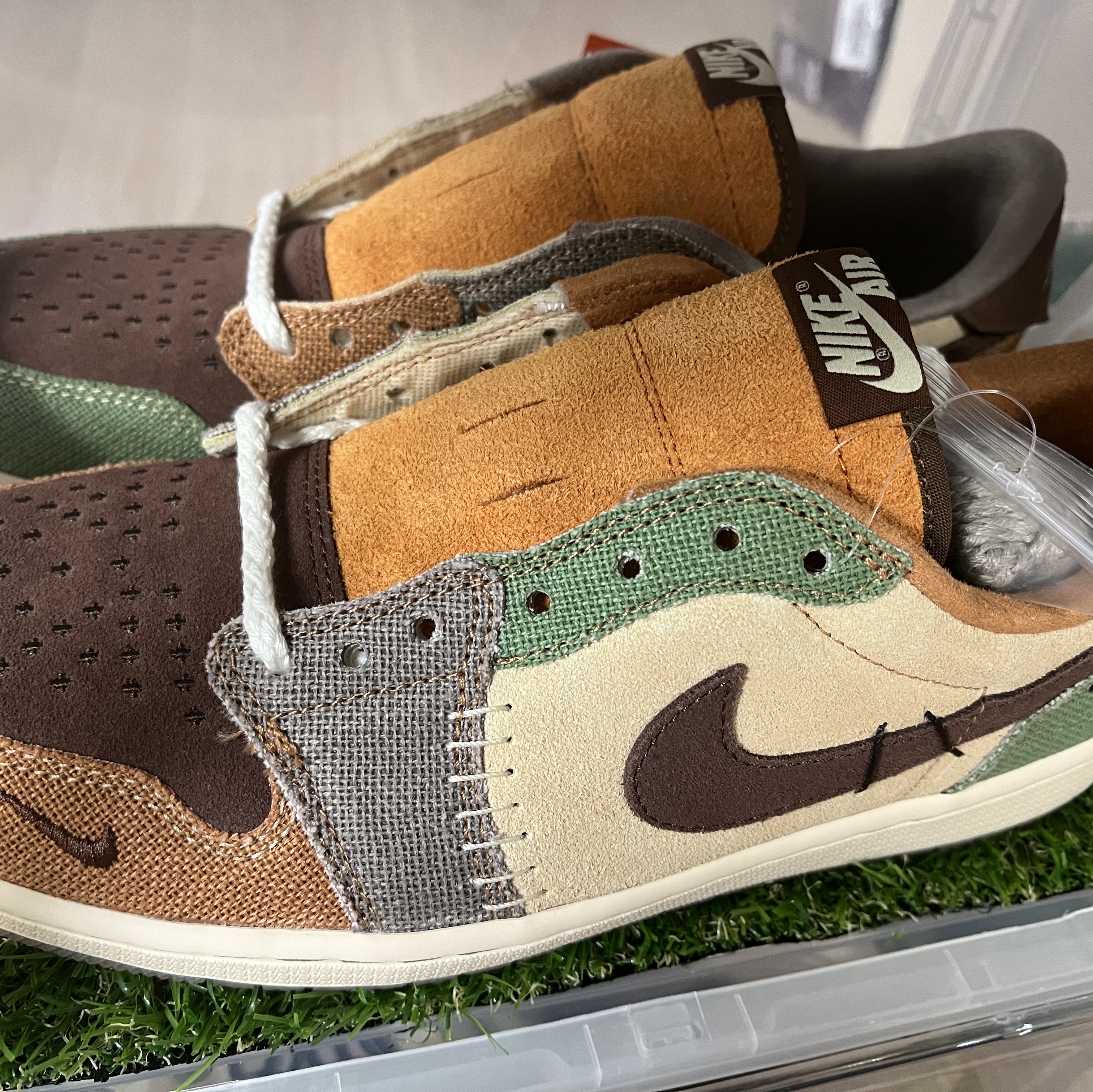 Nike Air Max 97 OG Silver Bullet 2022, Jordan 1 x Zion Williamson Retro Low OG Flax and Oil Green 착용 스타일 - 2