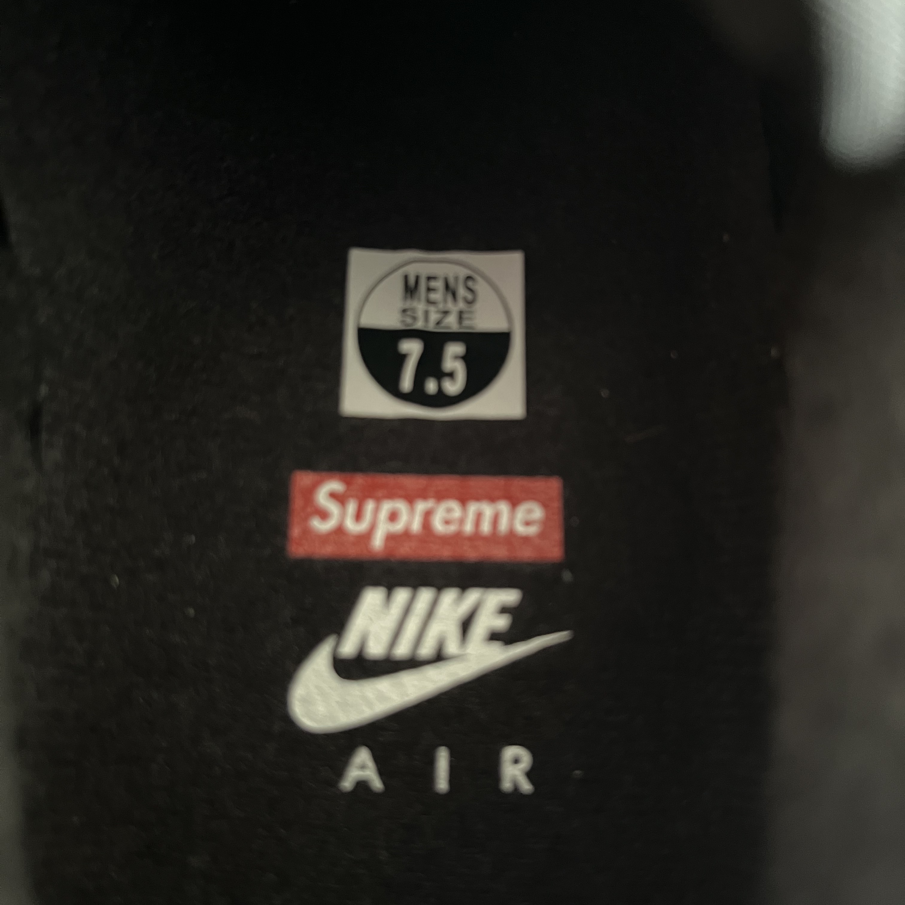 Nike x Supreme Air Force 1 Low Black 착용 스타일 - 3
