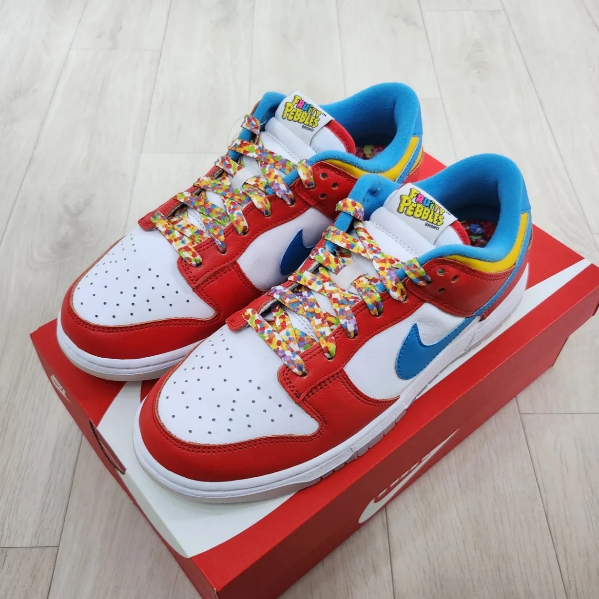 Nike x LeBron James x Fruity Pebbles Dunk Low QS Habanero Red 착용 스타일 - 2