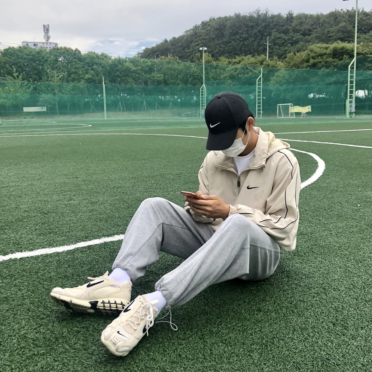 Nike x Stussy Air Zoom Spiridon Cage 2 Fossil 착용 스타일