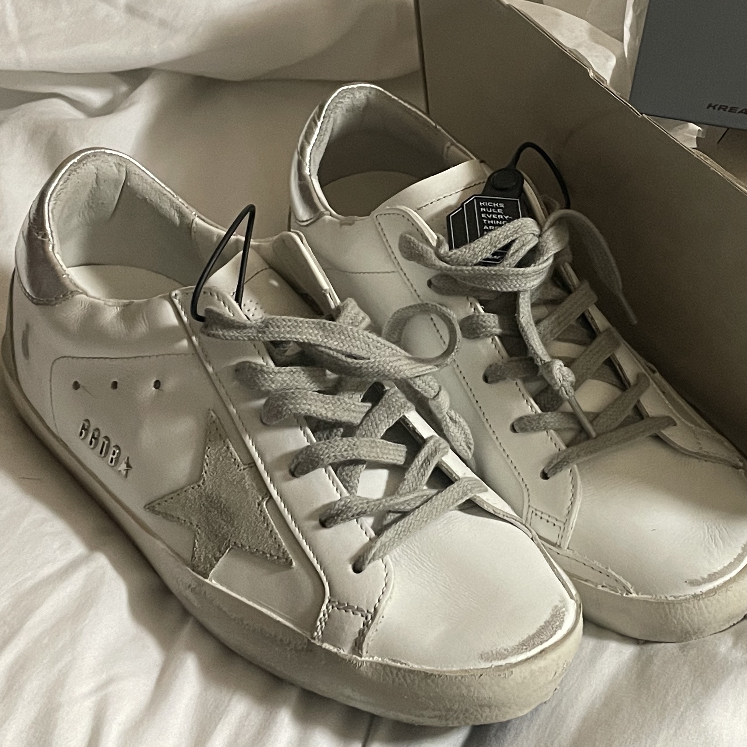 (W) Golden Goose Superstar White Silver Heel Tab Sneakers 착용 스타일 - 2