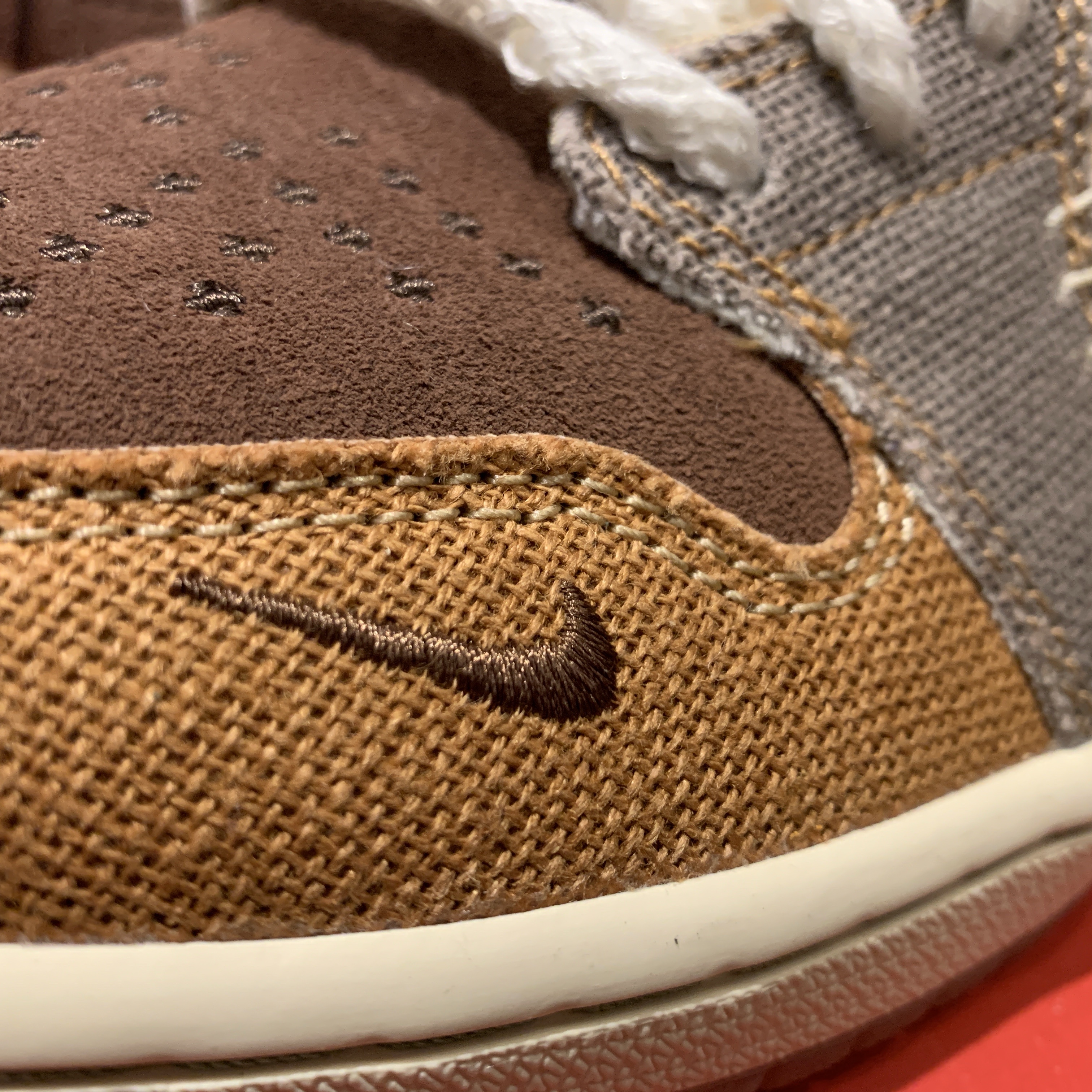 Jordan 1 x Zion Williamson Retro Low OG Flax and Oil Green 착용 스타일 - 5