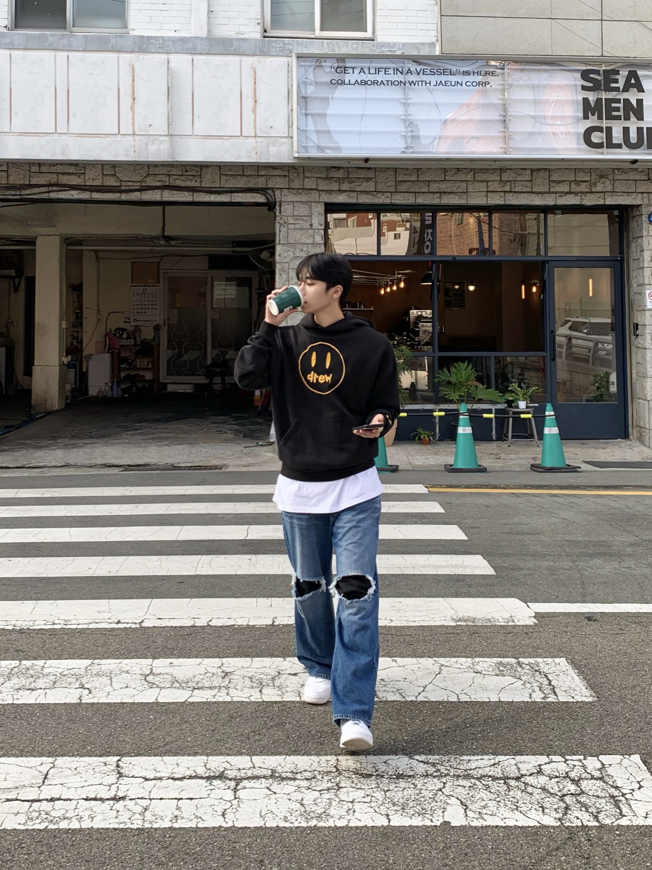 Drew House Painted Mascot Hoodie Black - Ssense Exclusive 착용 스타일 - 3