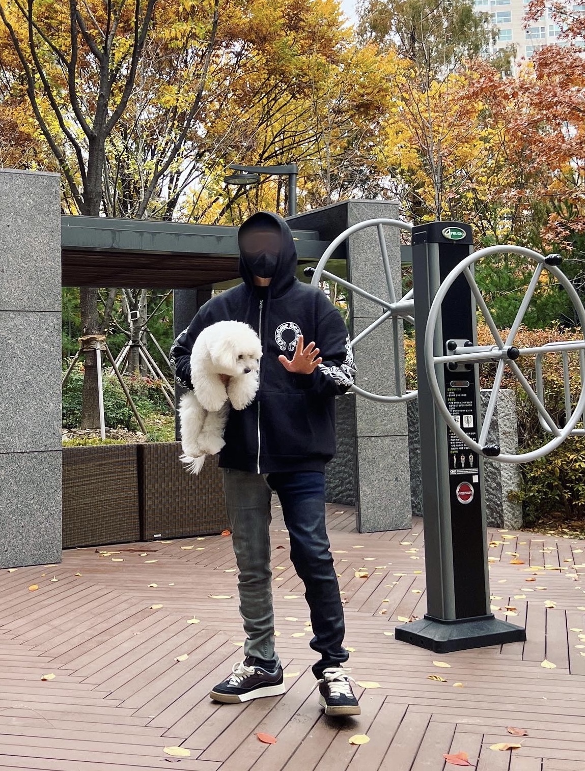 Chrome Hearts Horseshoe Floral Fleece Zip-Up Hoodie Black, Dior x Cactus Jack B713 Sneakers Mocha Black 착용 스타일 - 2