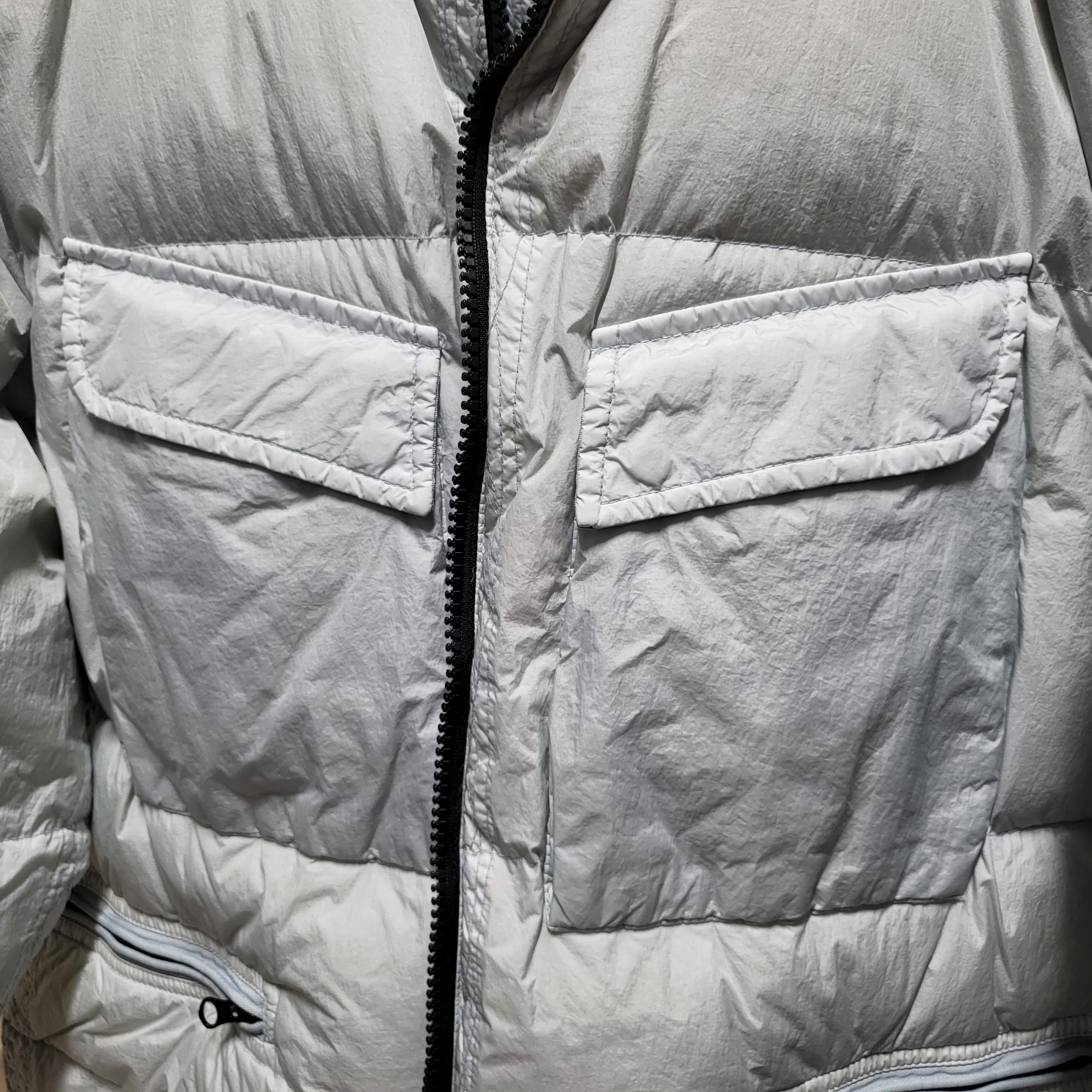 Stone Island 40123 Garment Dyed Crinkle Reps R-NY Down Jacket Light Grey - 22FW 착용 스타일 - 3