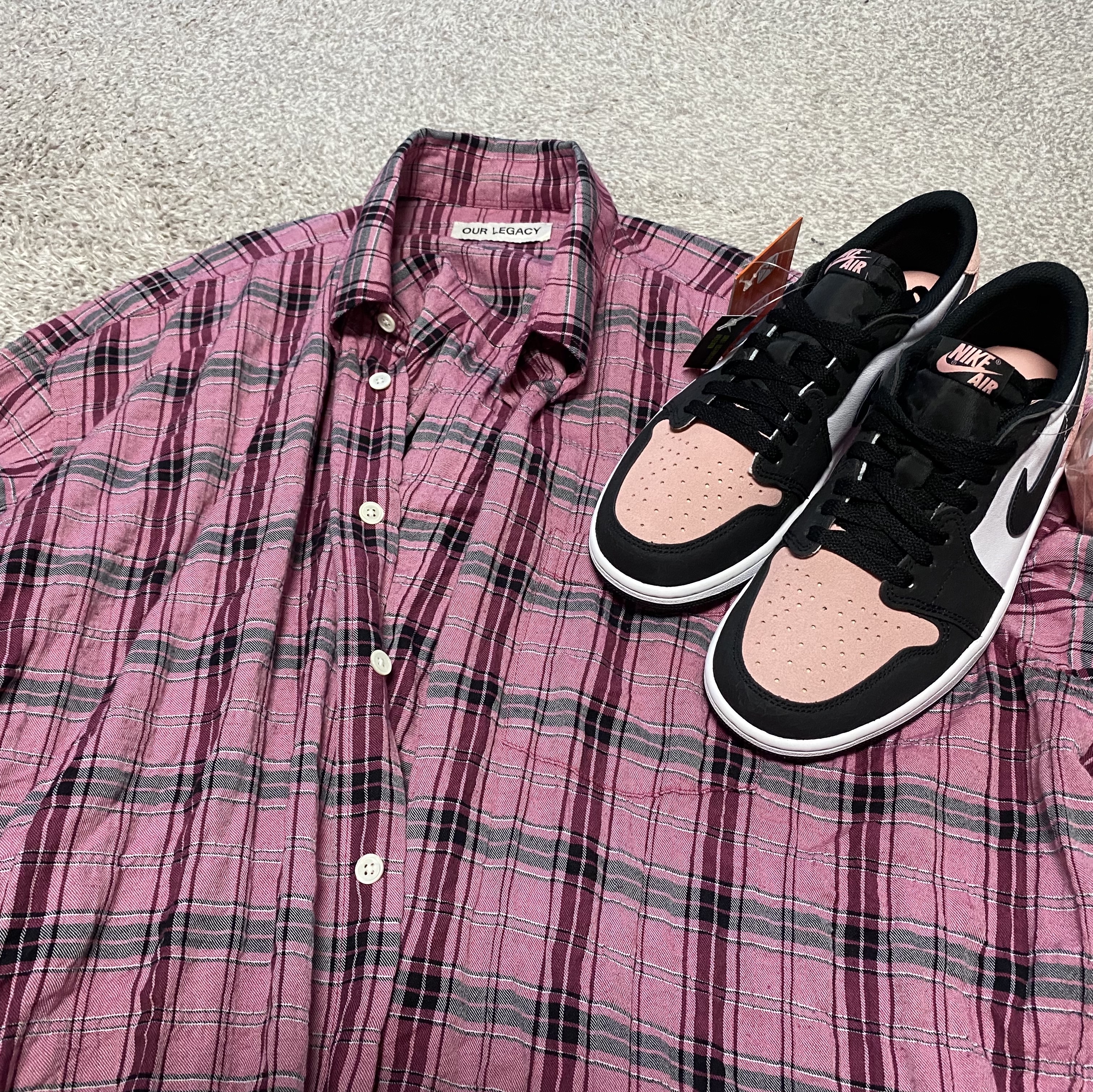 Our Legacy Borrowed BD Shirt Cerise Memory Check, Jordan 1 Retro Low OG Bleached Coral 착용 스타일