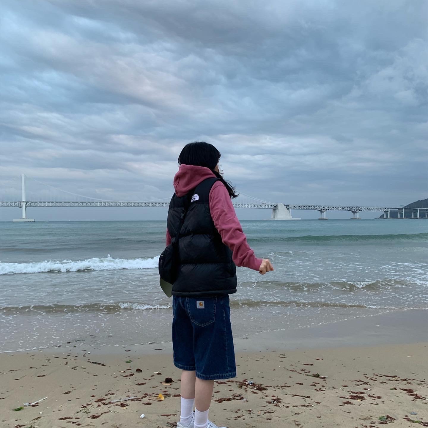 Arc'teryx Mantis 2 Waistpack Black, (W) Nike Air Force 1 '07 Low White 착용 스타일 - 4