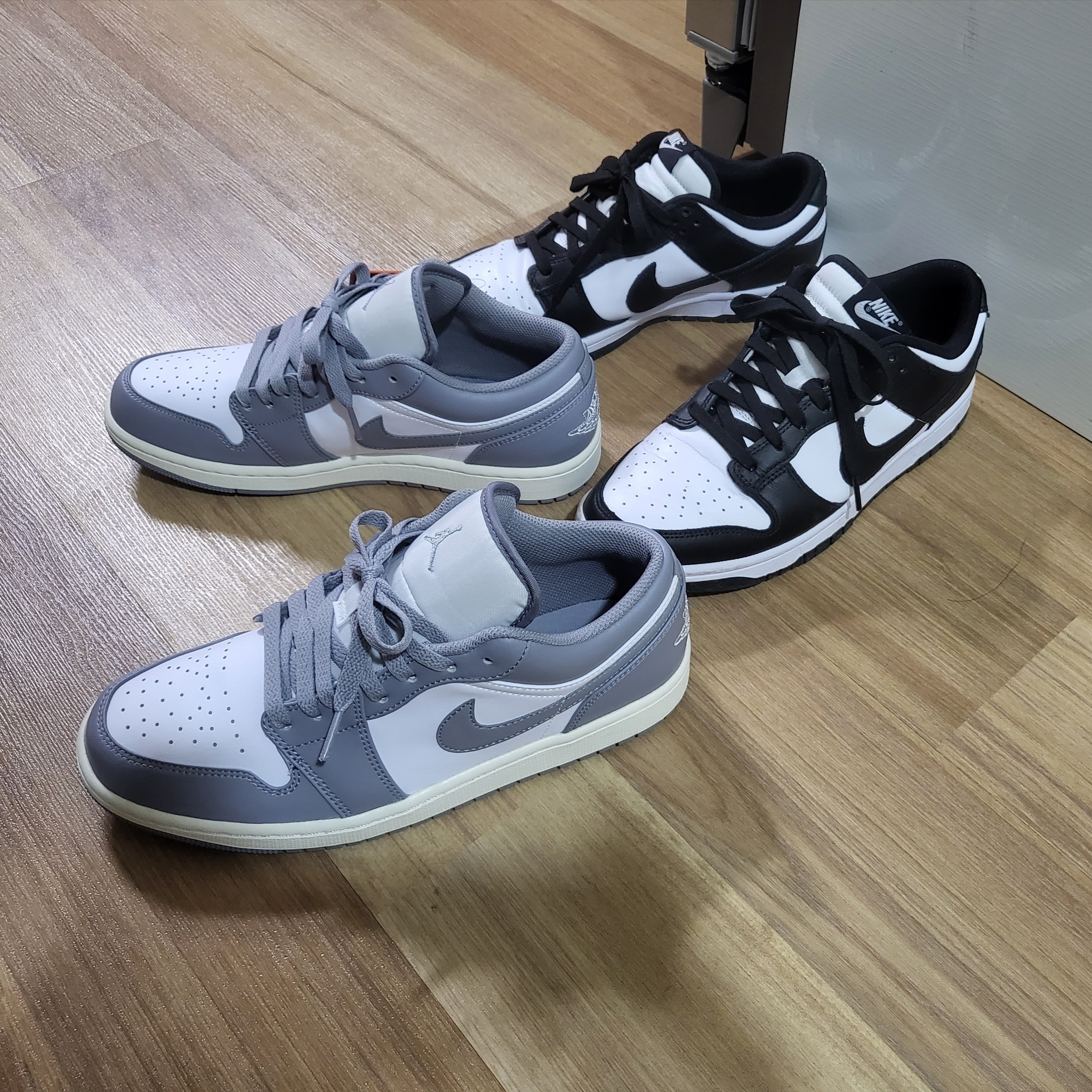 Jordan 1 Low Stealth and White 착용 스타일