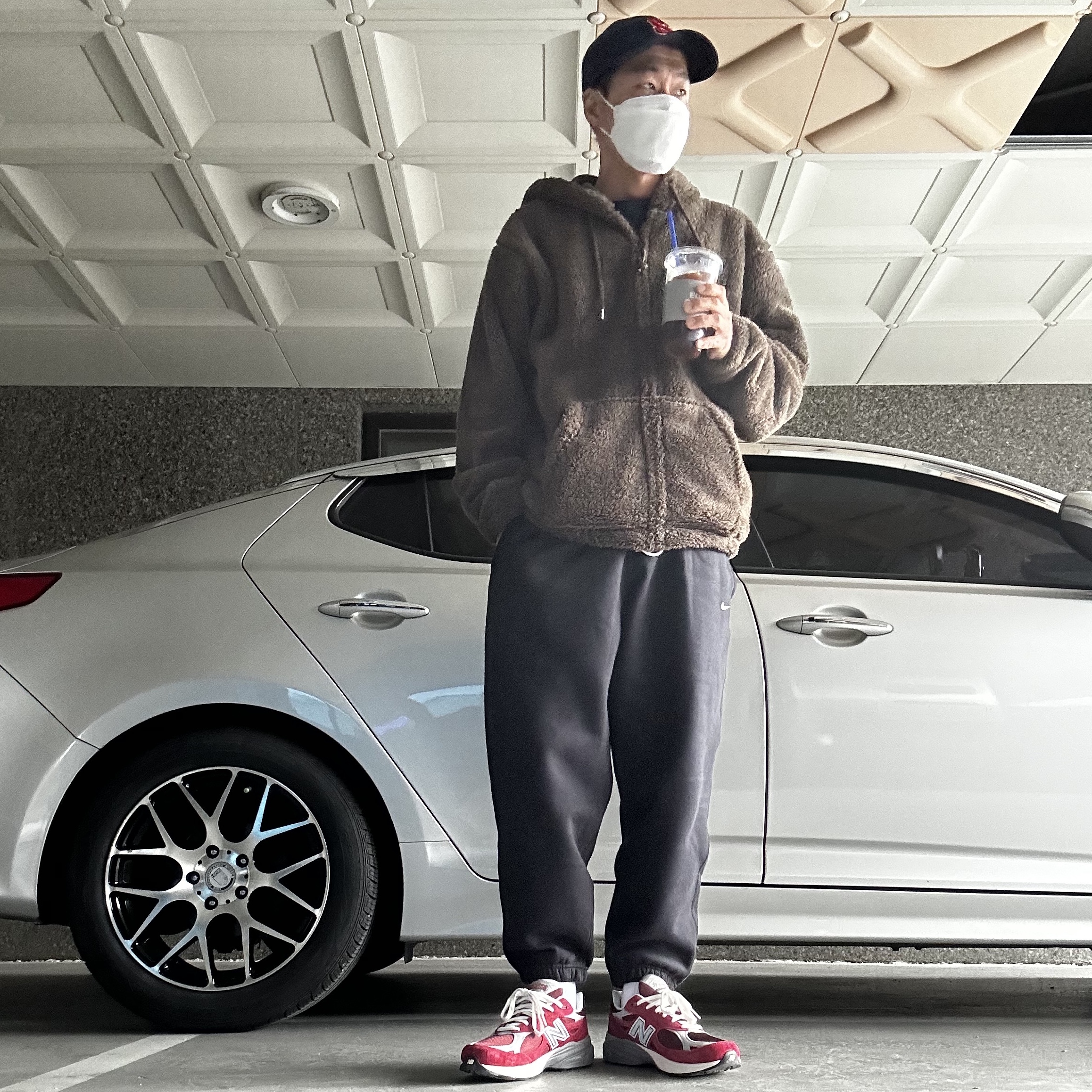 New Balance 990v3 Made in USA Scarlet Marblehead, Nike NRG Solo Swoosh Fleece Pants Black White - Asia 착용 스타일