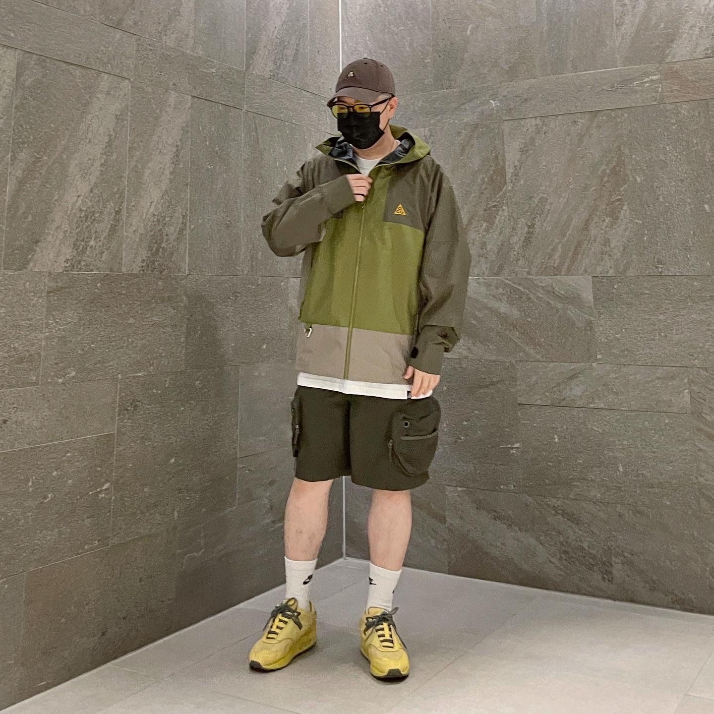 Nike ACG Heritage 86 Cap Ironstone, Nike NRG Heart ACG T-Shirt White - US/EU 착용 스타일 - 1