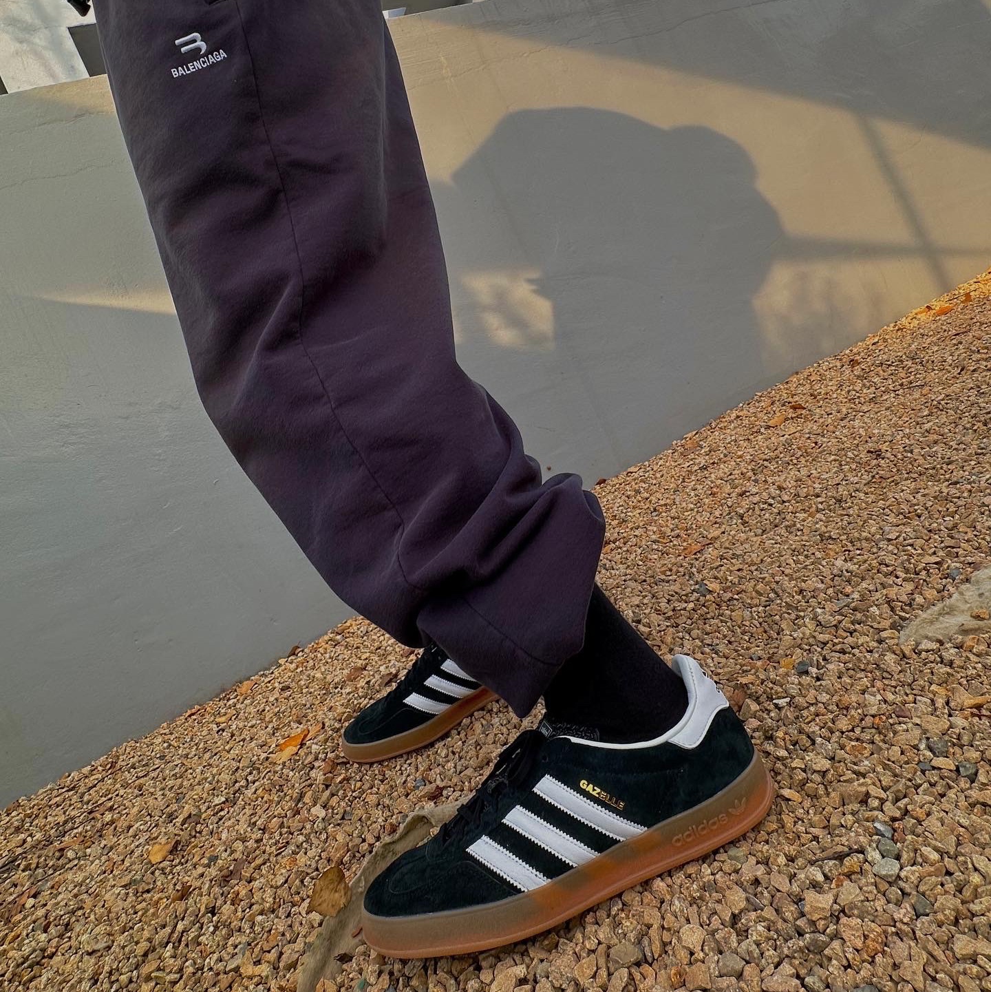 Adidas Gazelle Indoor Core Black 착용 스타일 - 2