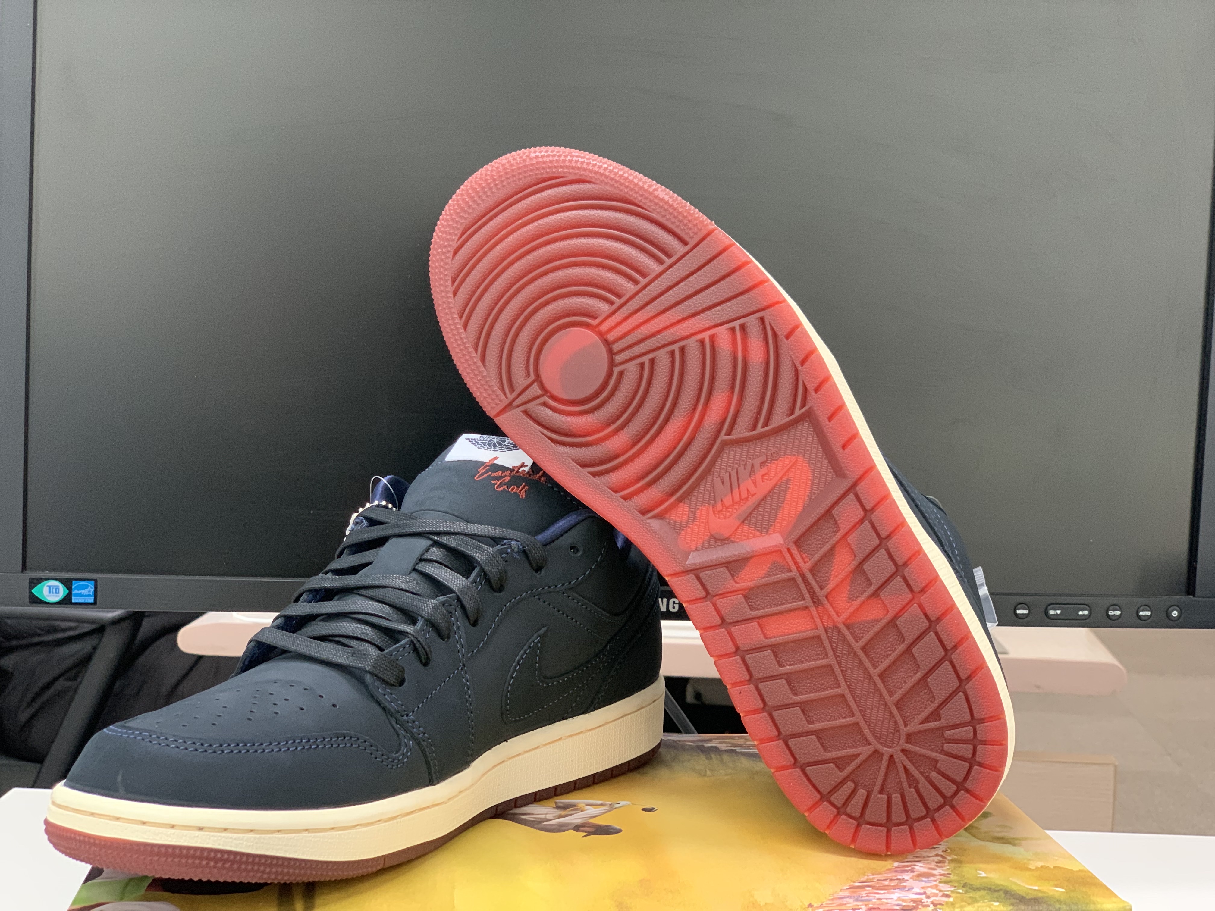 Jordan 1 x Eastside Golf Low Midnight Navy 착용 스타일 - 1