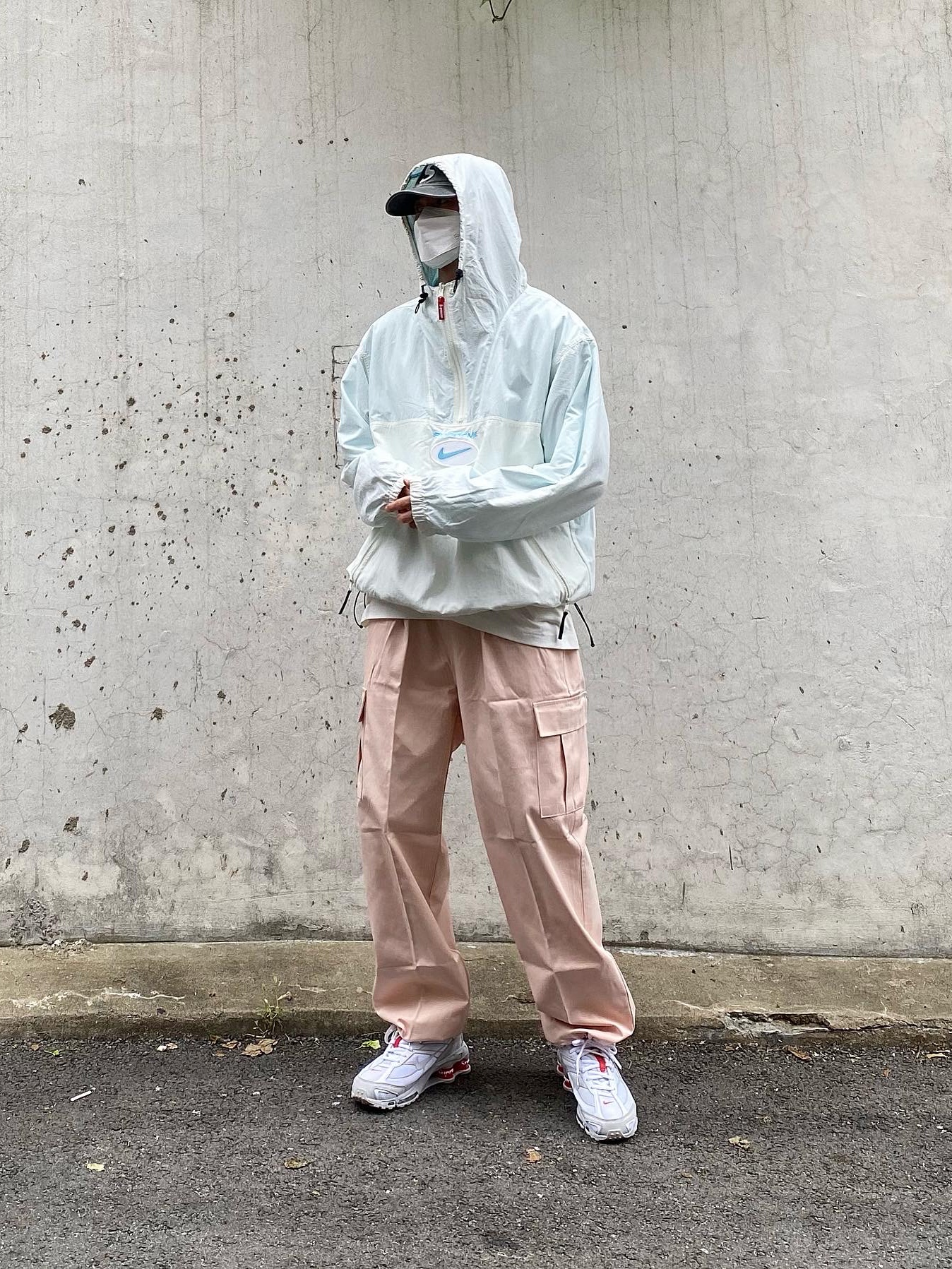 Supreme x Nike Jewel Reversible Ripstop Anorak White - 20FW, Supreme Pigment Print S Logo 6-Panel Black - 20SS 착용 스타일 - 1