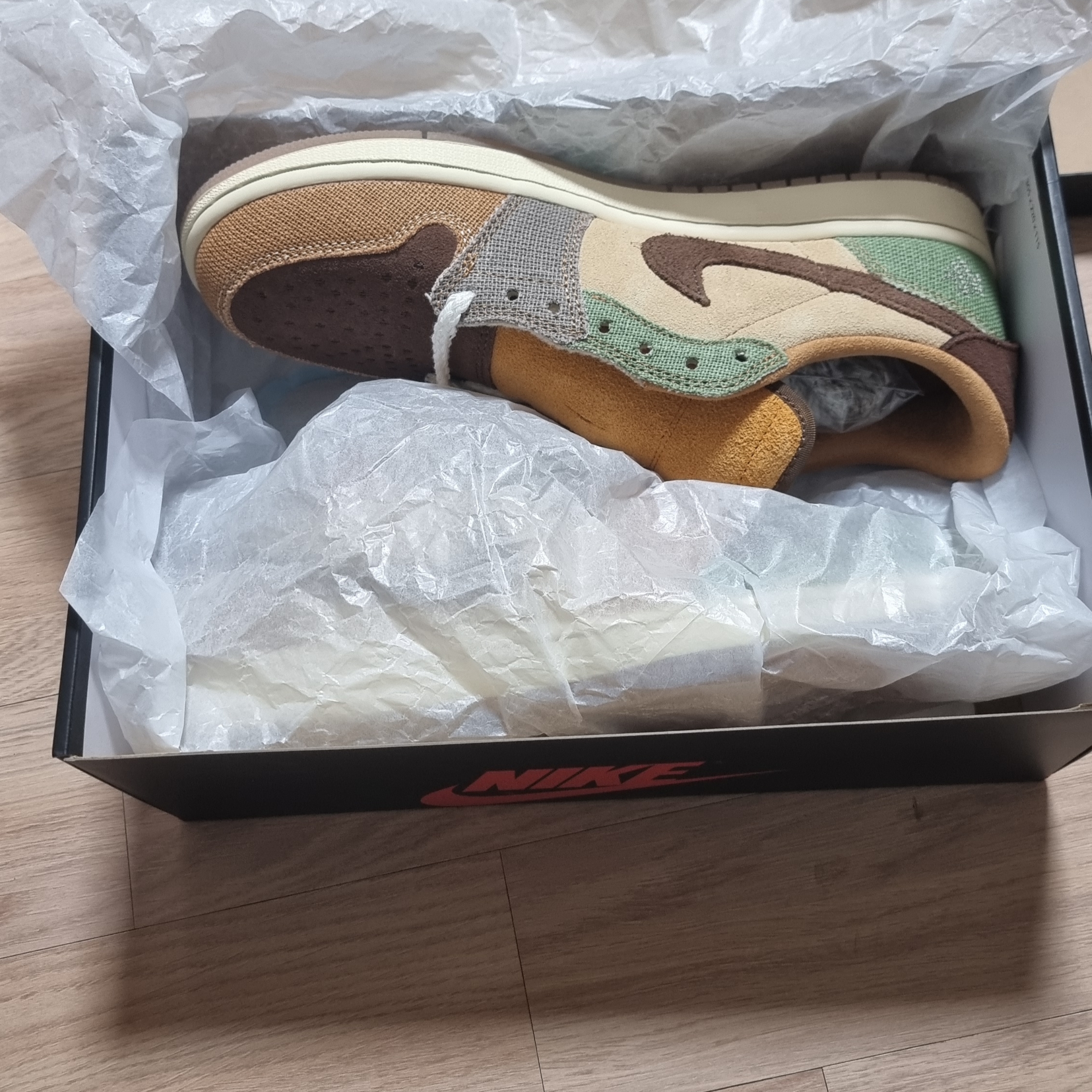 Jordan 1 x Zion Williamson Retro Low OG Flax and Oil Green 착용 스타일 - 4