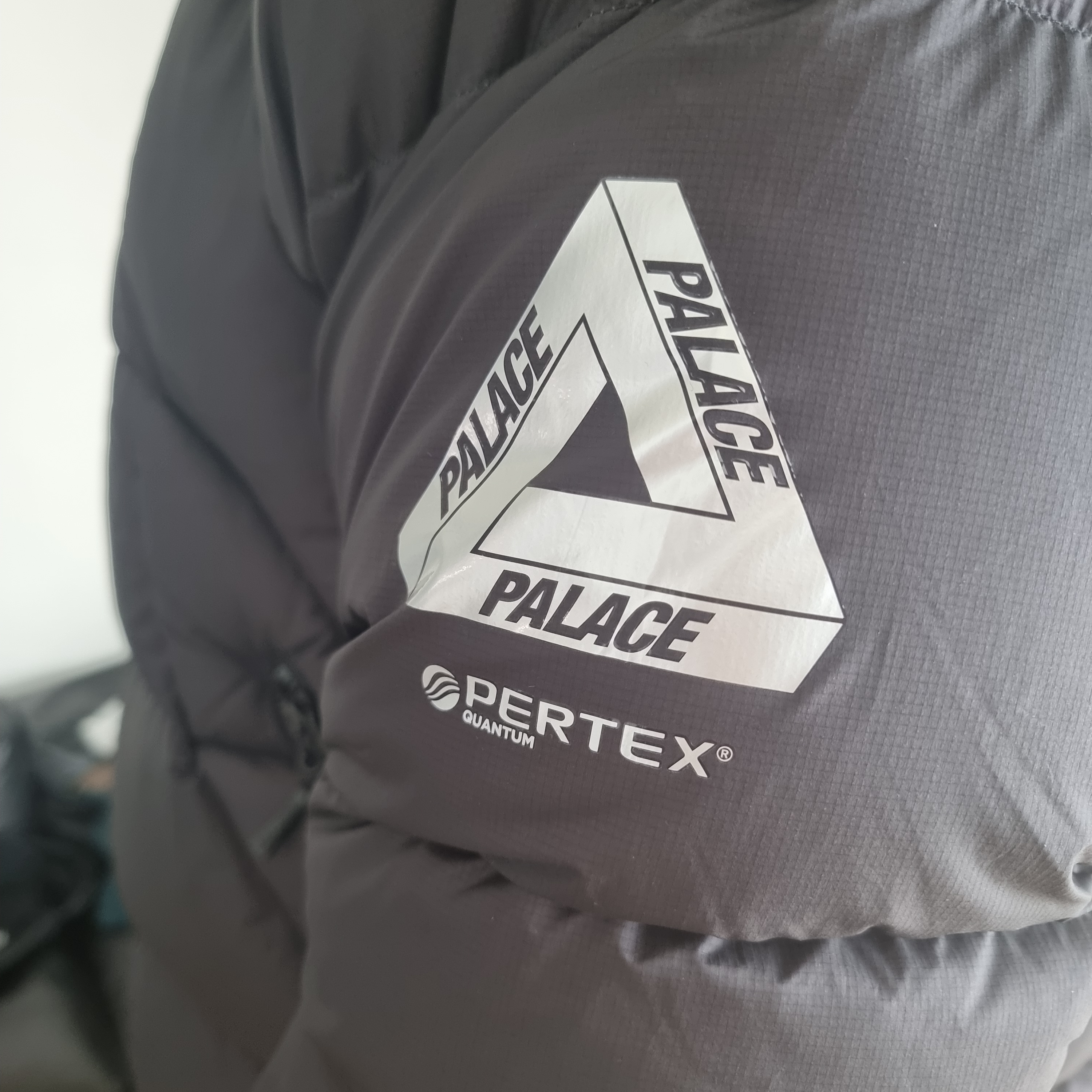 Palace Pertex Frost Balaclava Puffa Black - 22FW 착용 스타일