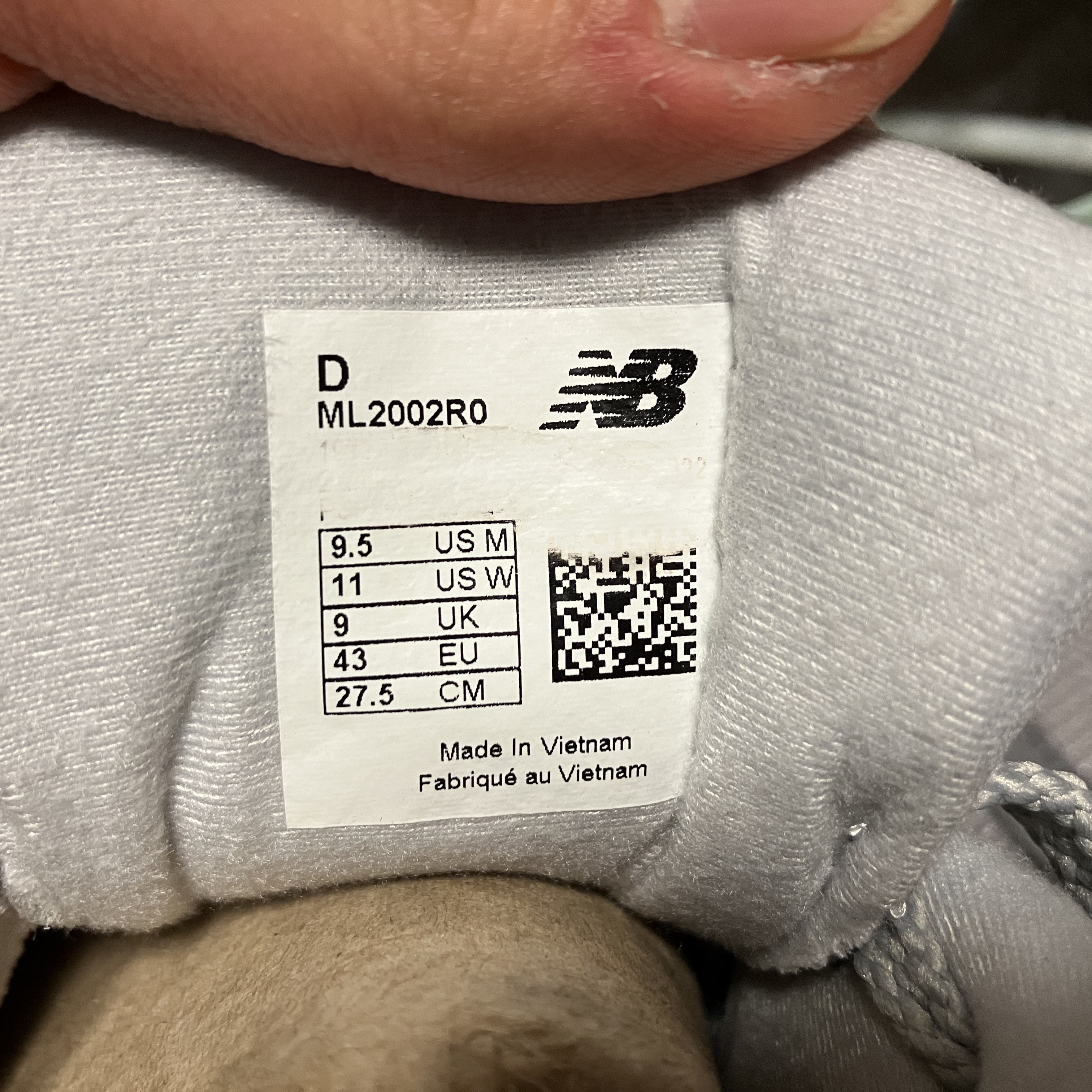 New Balance 2002R T2 Gray 착용 스타일 - 1