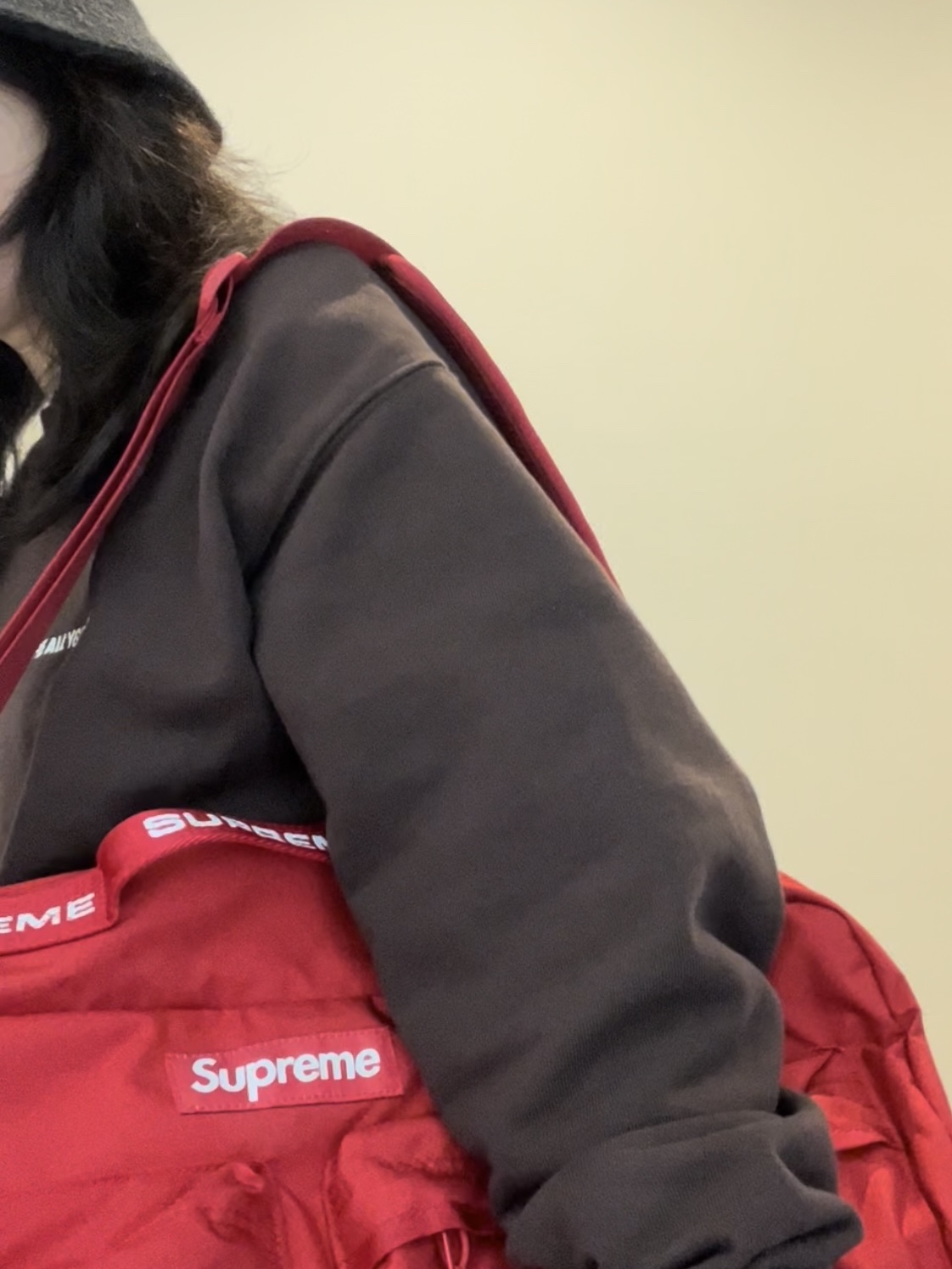 Supreme Duffle Bag Red - 22FW 착용 스타일 - 2
