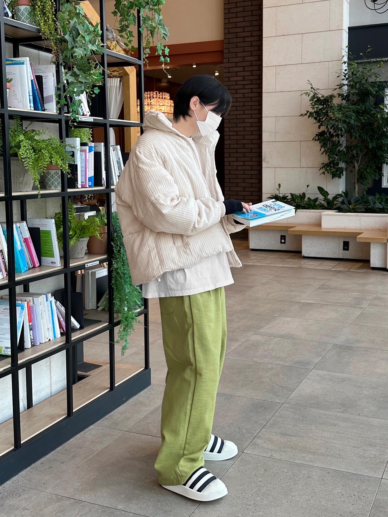 Adidas Puffylette Off White 착용 스타일 - 5