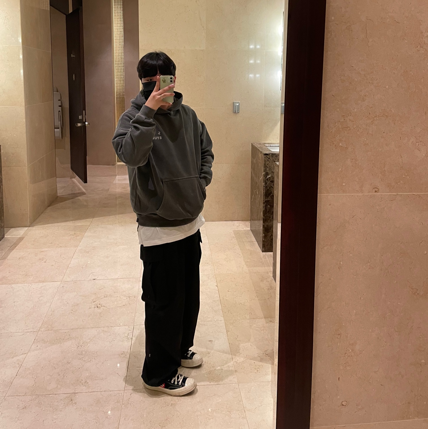 IAB Studio Pigment Hoodie Black, Converse x Play Comme des Garcons Chuck 70 Ox Black 착용 스타일
