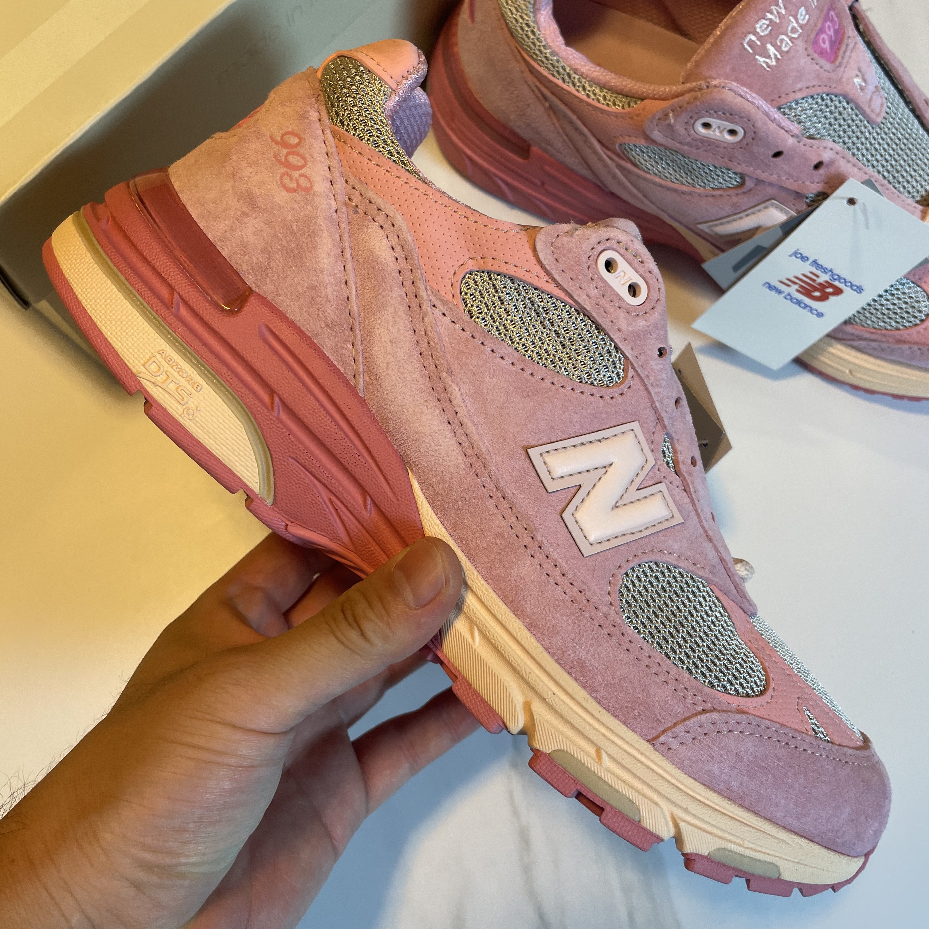 New Balance x Joe Freshgoods 993 Made in USA Powder Pink 착용 스타일 - 2