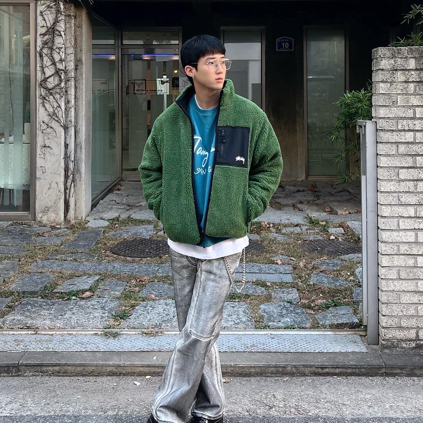 Stussy 8 Ball Sherpa Jacket Green 착용 스타일 - 2
