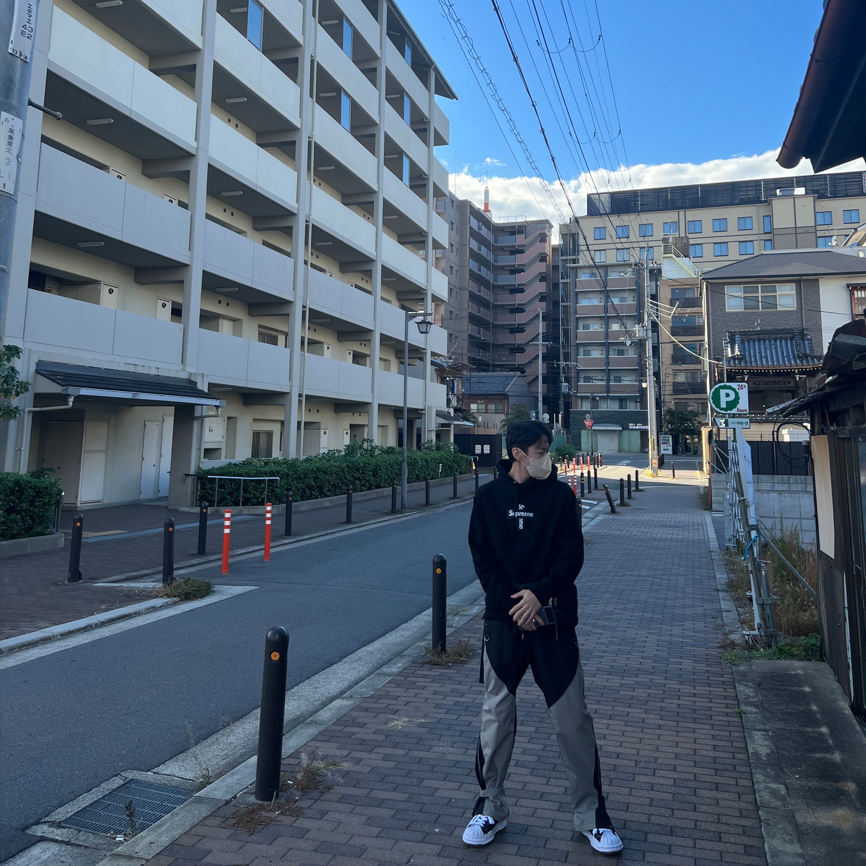 Supreme Cross Box Logo Hooded Sweatshirt Black - 20FW 착용 스타일 - 1