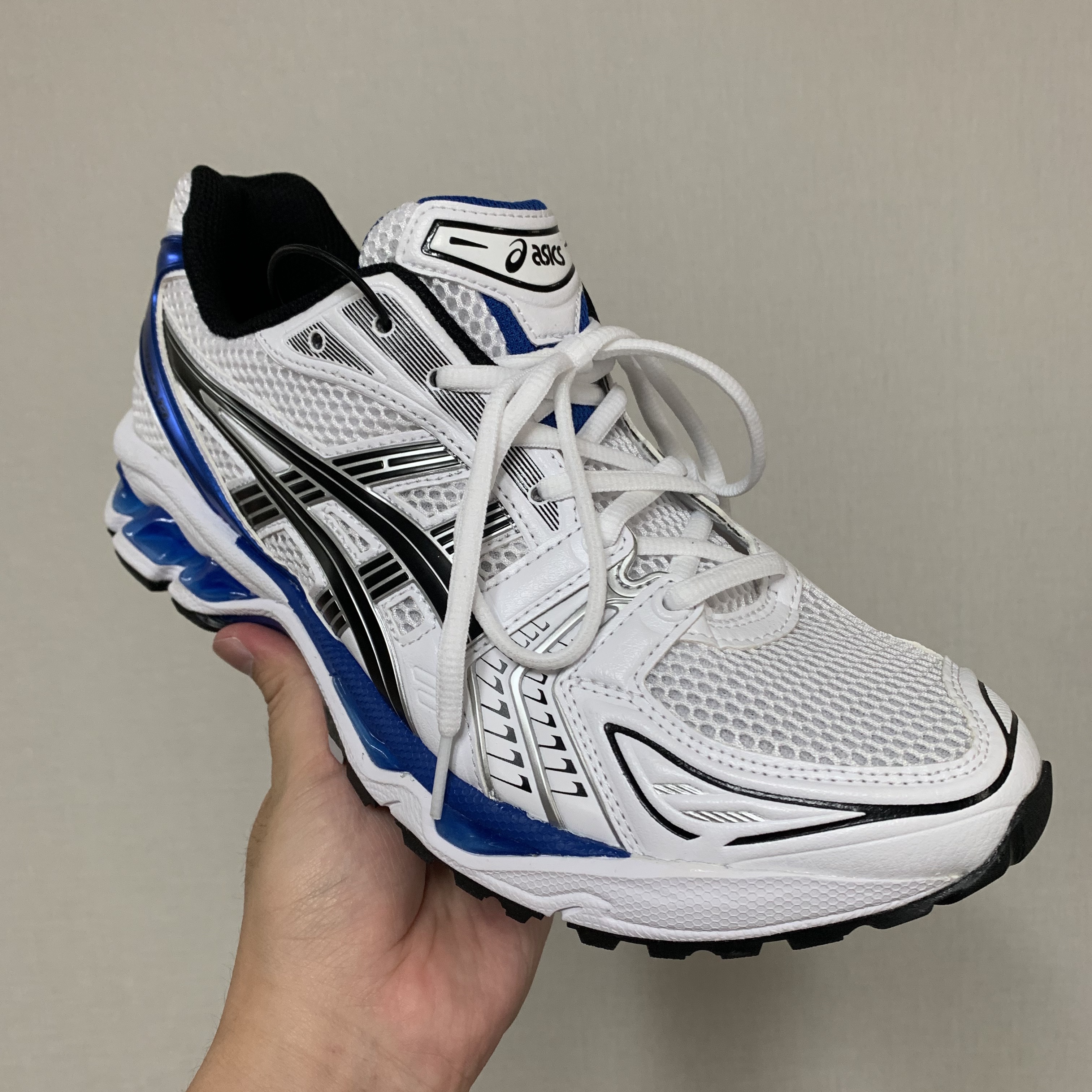 Asics Gel-Kayano 14 White Tuna Blue 착용 스타일 - 4