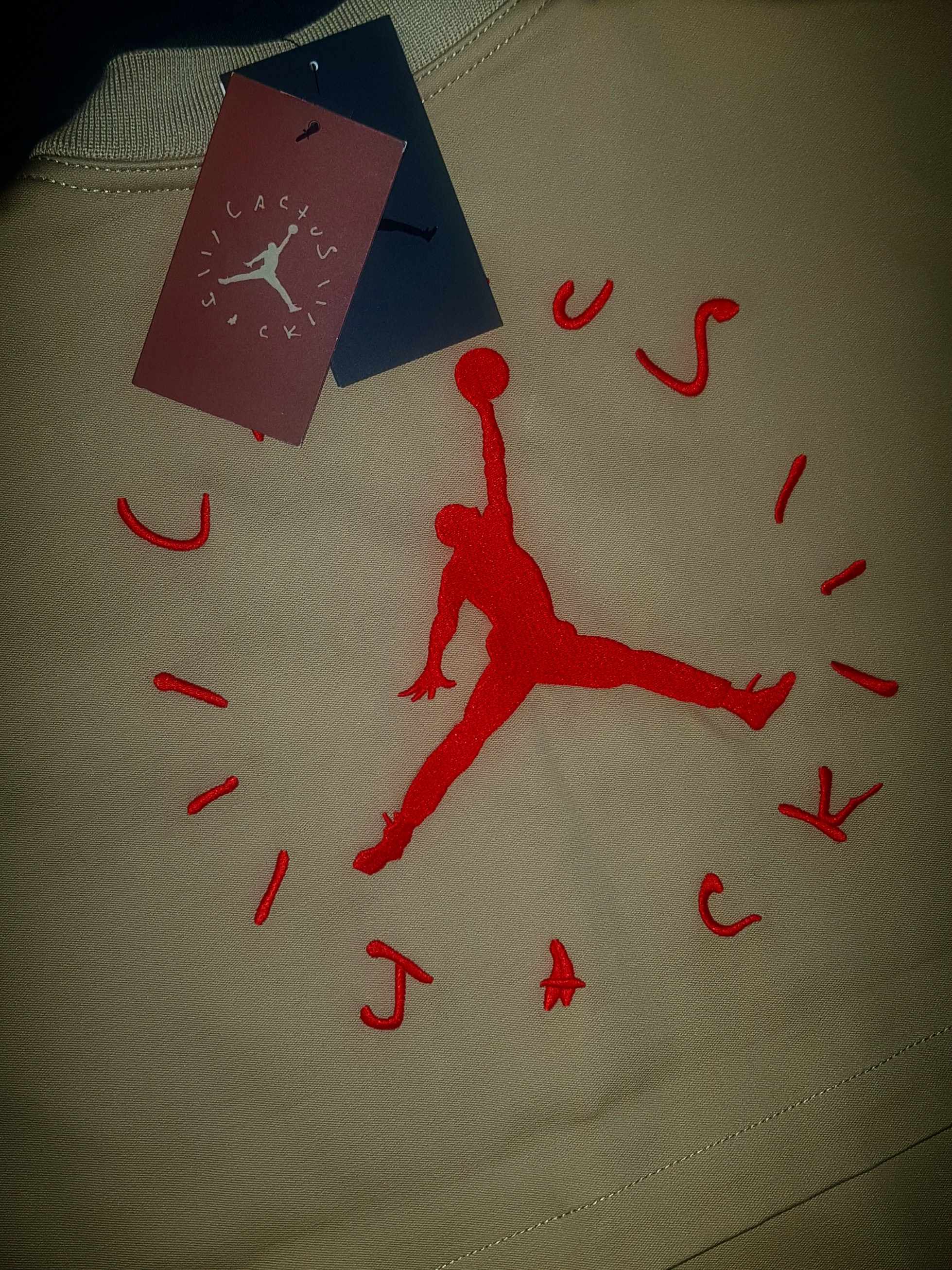 Jordan x Travis Scott Utility Vest - Asia, Jordan x Travis Scott Utility Vest - US/EU 착용 스타일