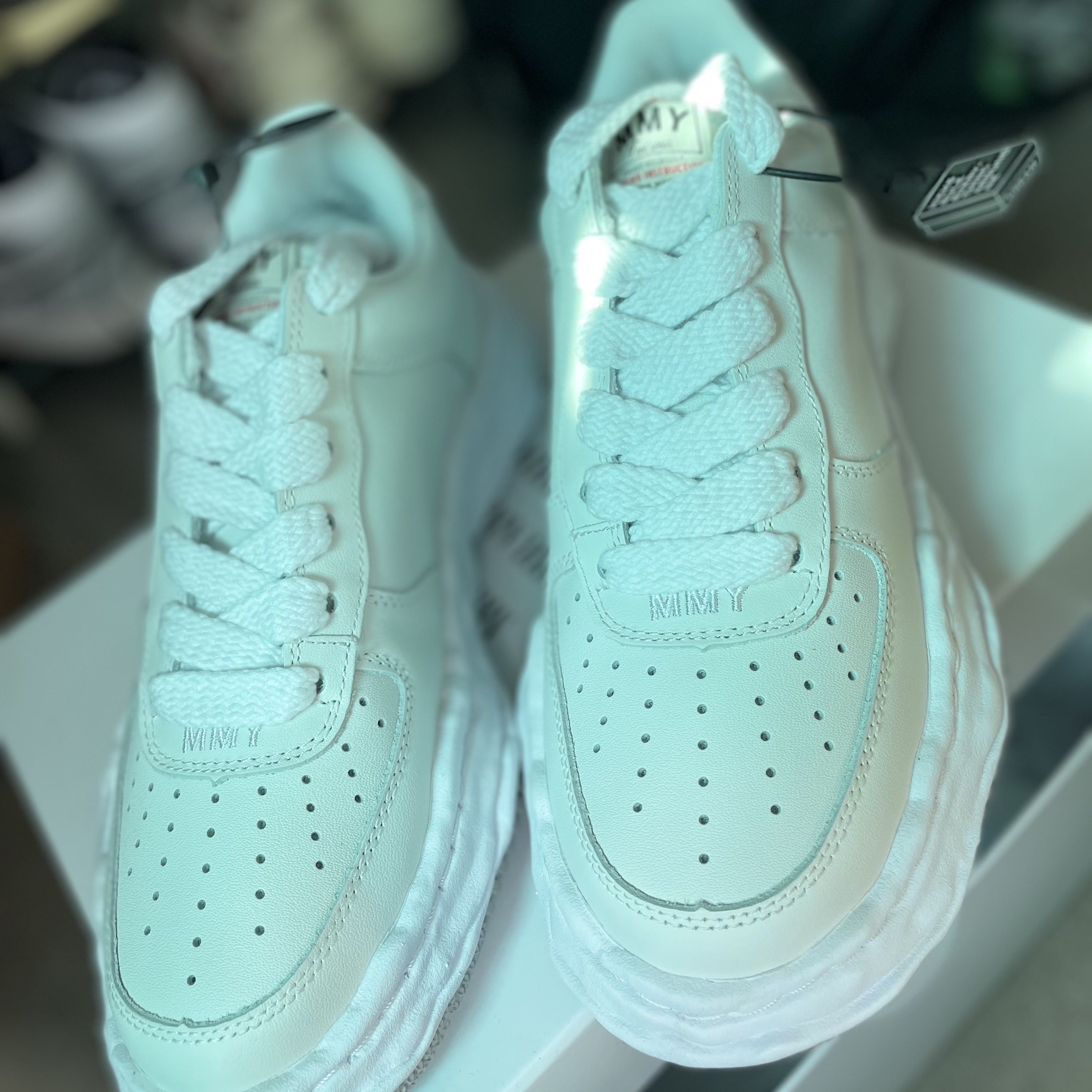 Maison Mihara Yasuhiro Wayne OG Sole Leather Low-top Sneakers White 착용 스타일 - 1