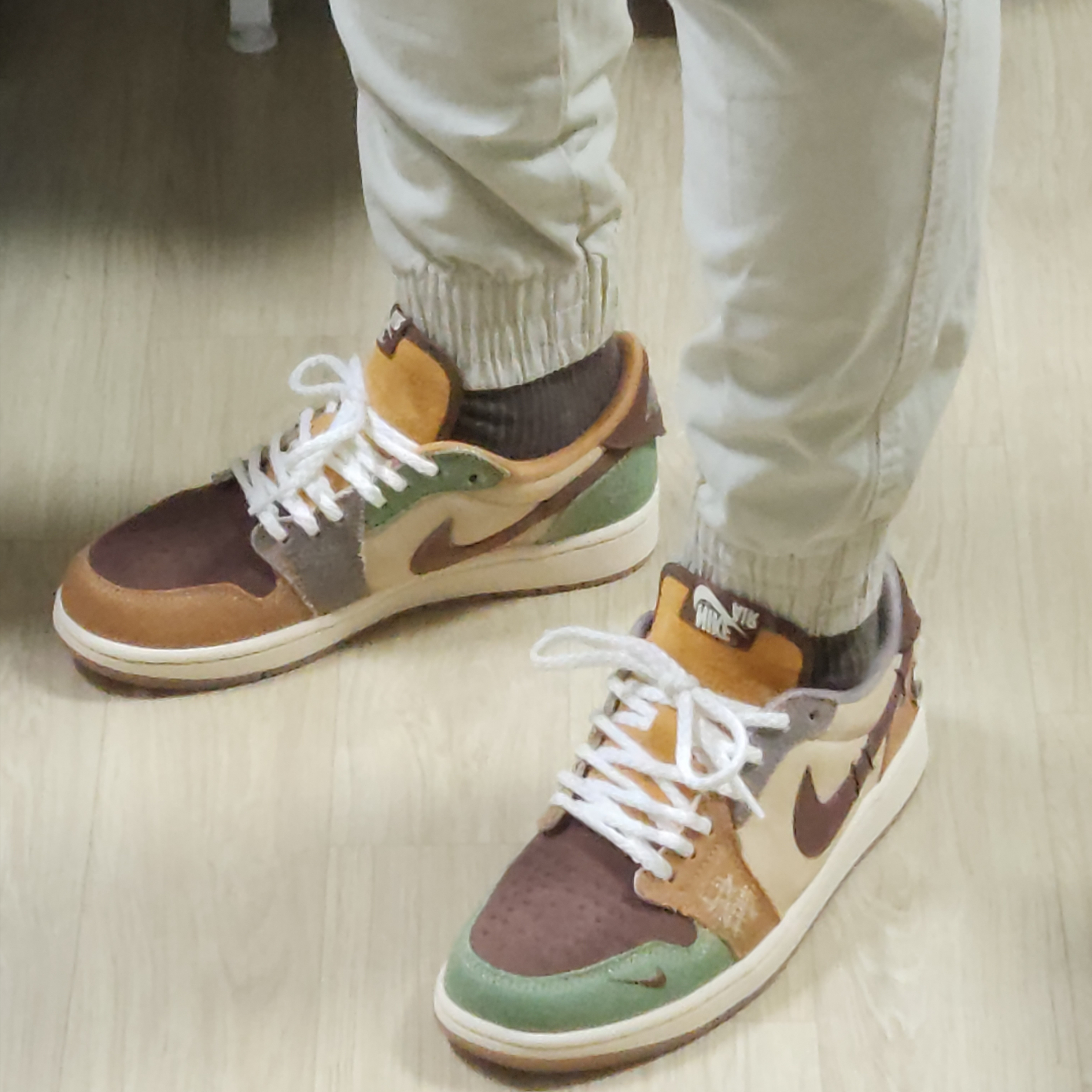 Jordan 1 x Zion Williamson Retro Low OG Flax and Oil Green 착용 스타일