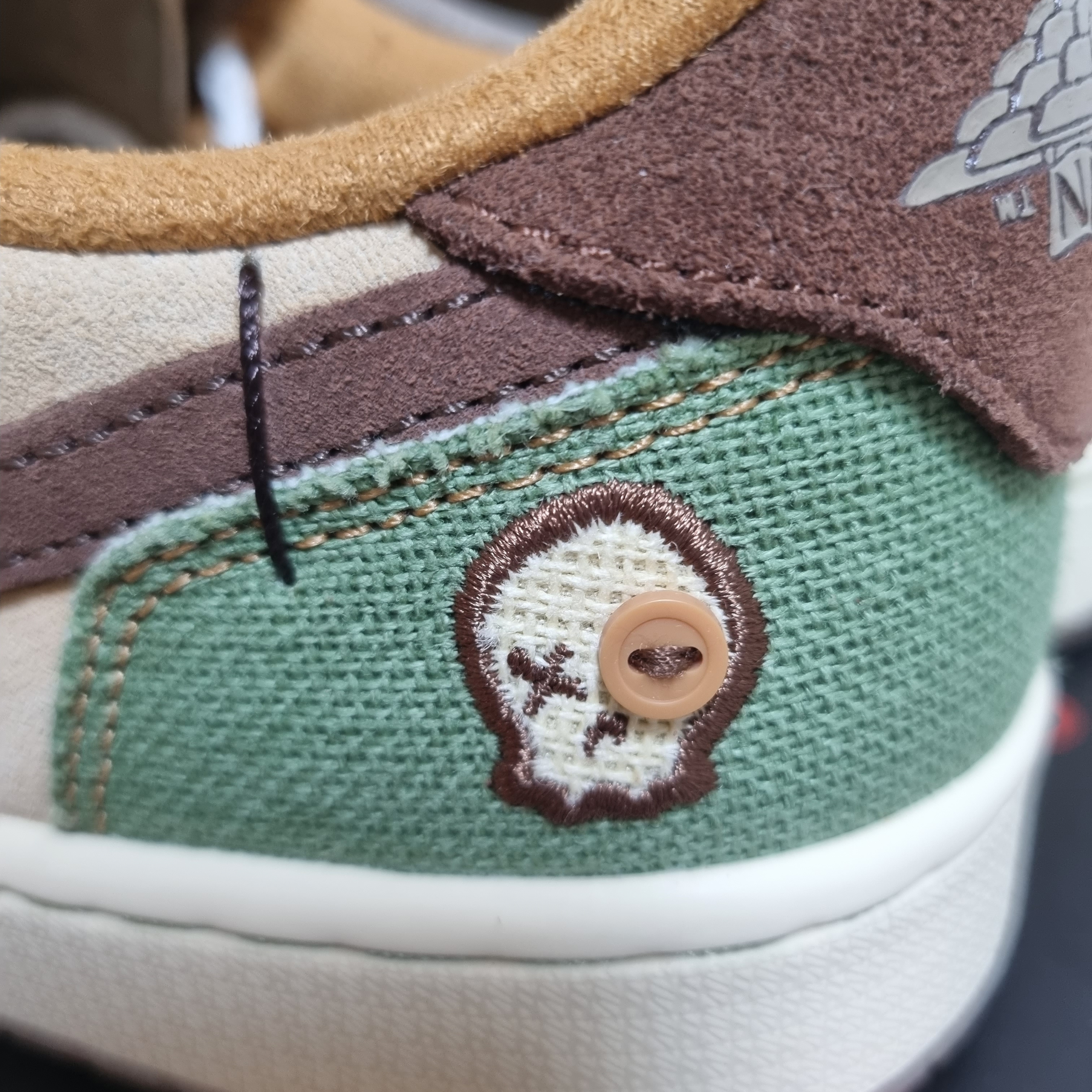 Jordan 1 x Zion Williamson Retro Low OG Flax and Oil Green 착용 스타일 - 2
