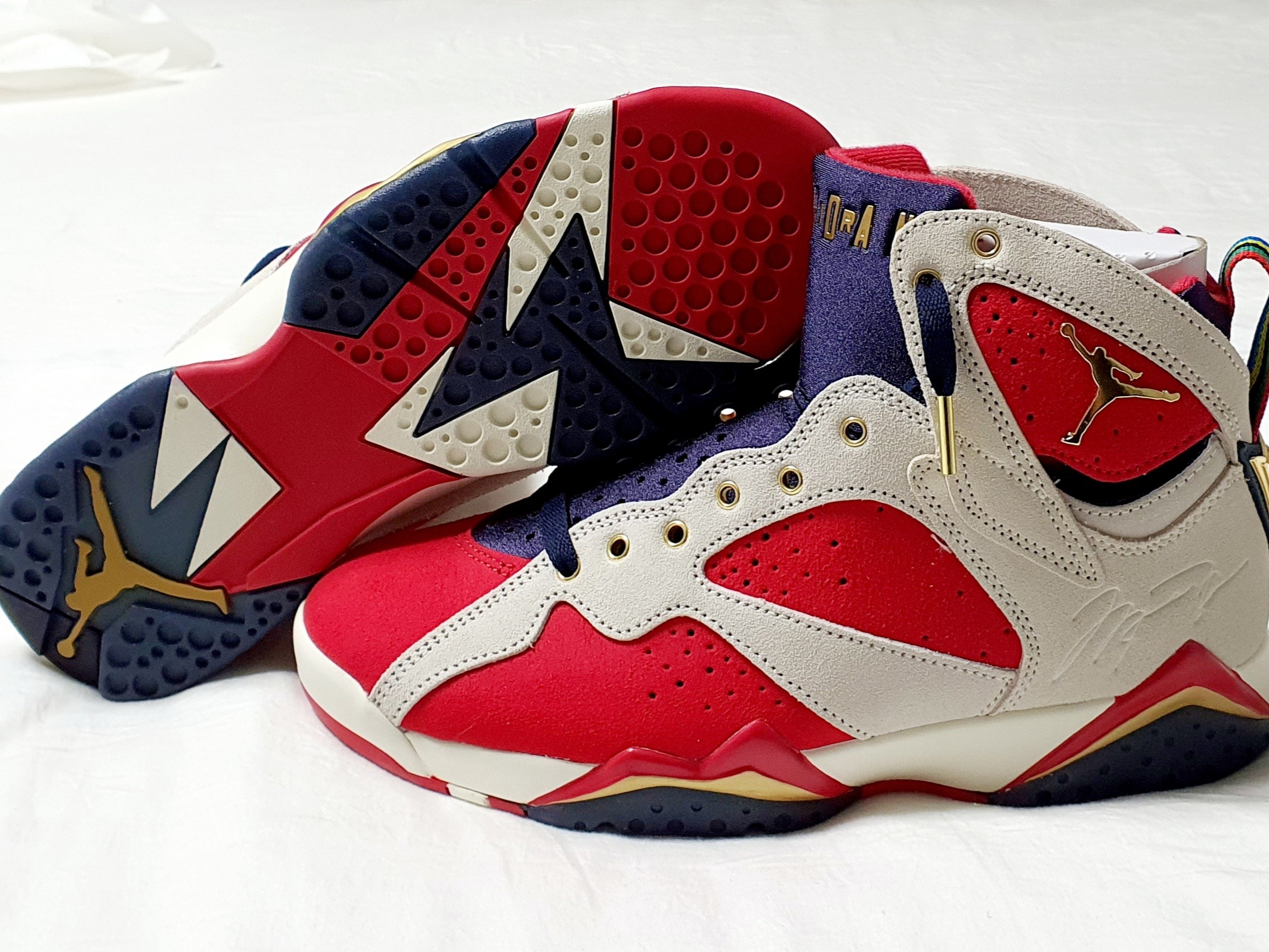 Jordan 7 x Trophy Room Retro SP True Red and Obsidian 착용 스타일 - 1