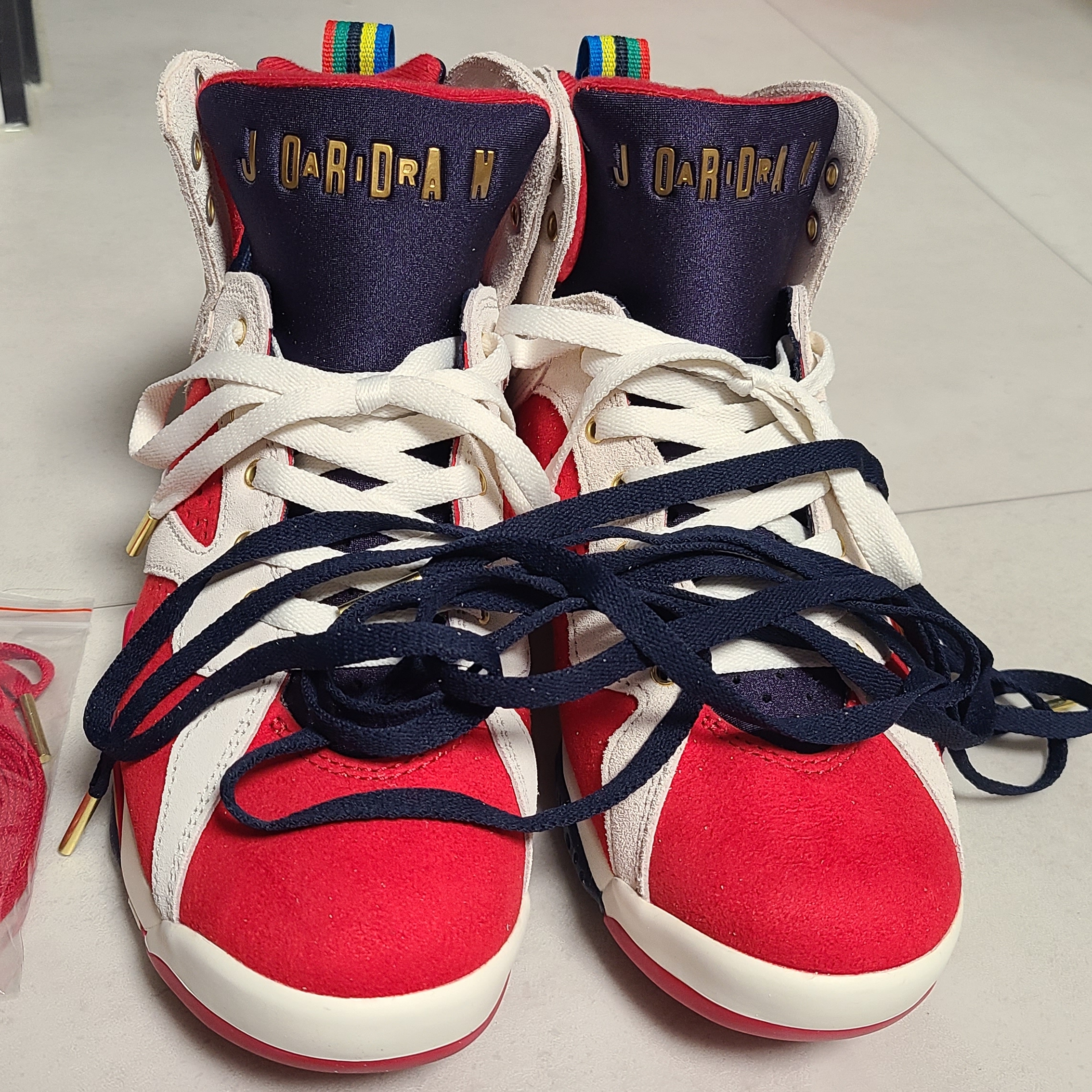 Jordan 7 x Trophy Room Retro SP True Red and Obsidian 착용 스타일 - 1