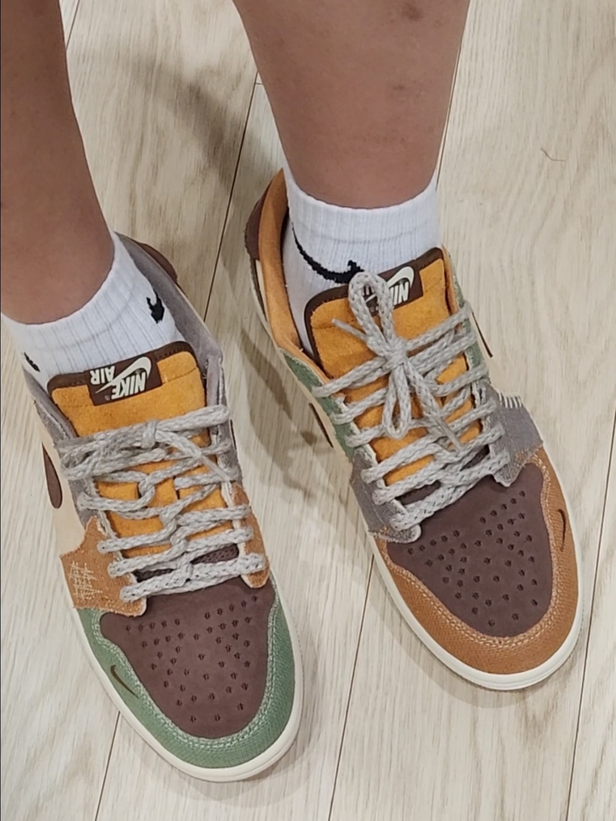 Jordan 1 x Zion Williamson Retro Low OG Flax and Oil Green 착용 스타일