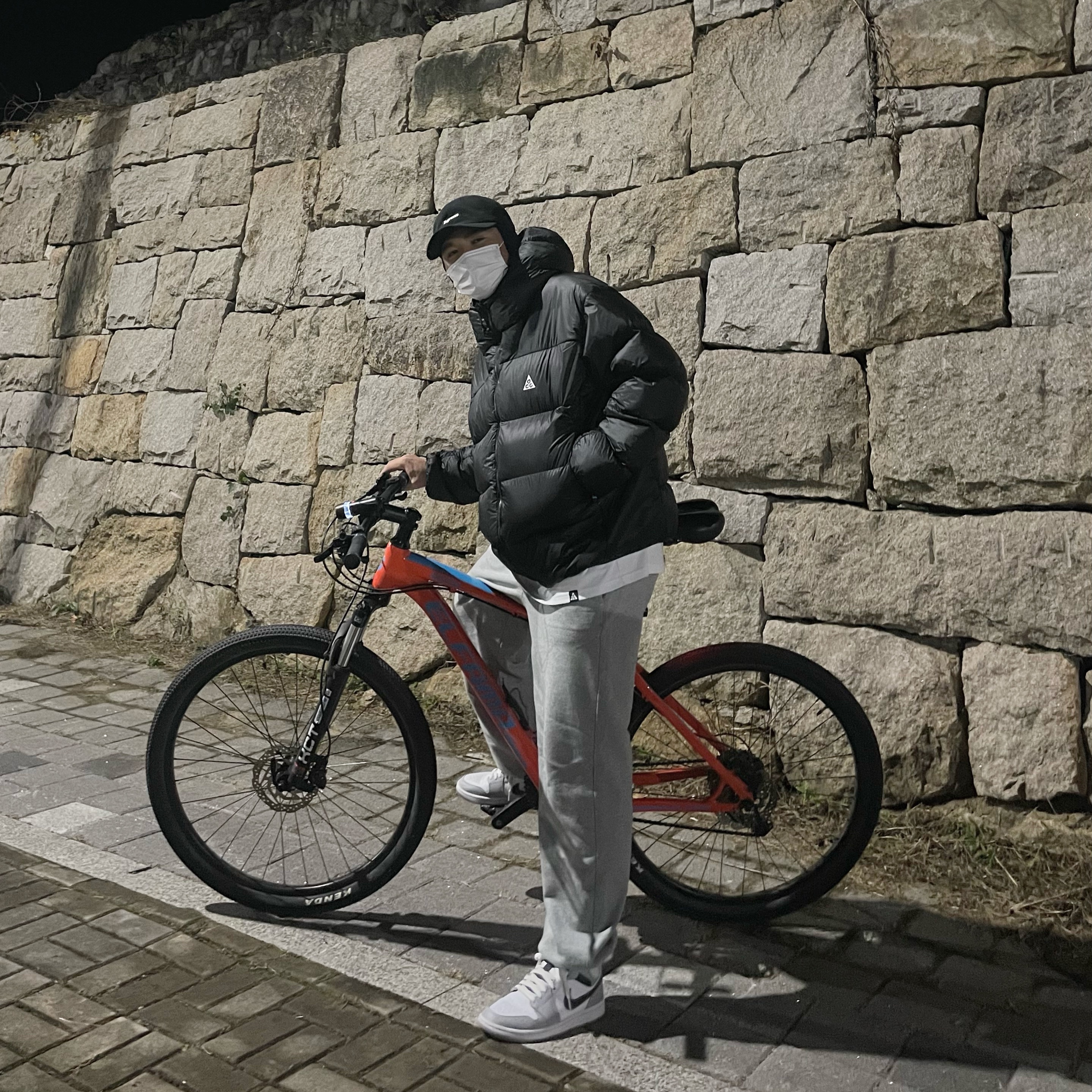 Nike ACG Therma-Fit ADV Lunar Lake Puffer Jacket Black - Asia, Supreme Windstopper Small Box Earflap 6-Panel Black - 20FW 착용 스타일