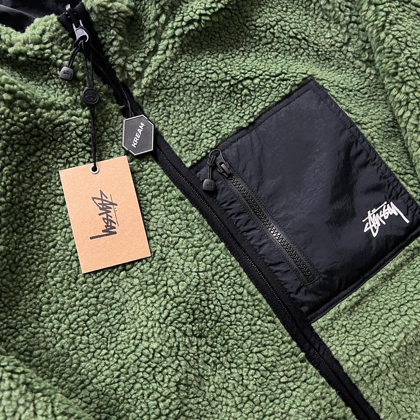 Stussy 8 Ball Sherpa Jacket Green 착용 스타일 - 5