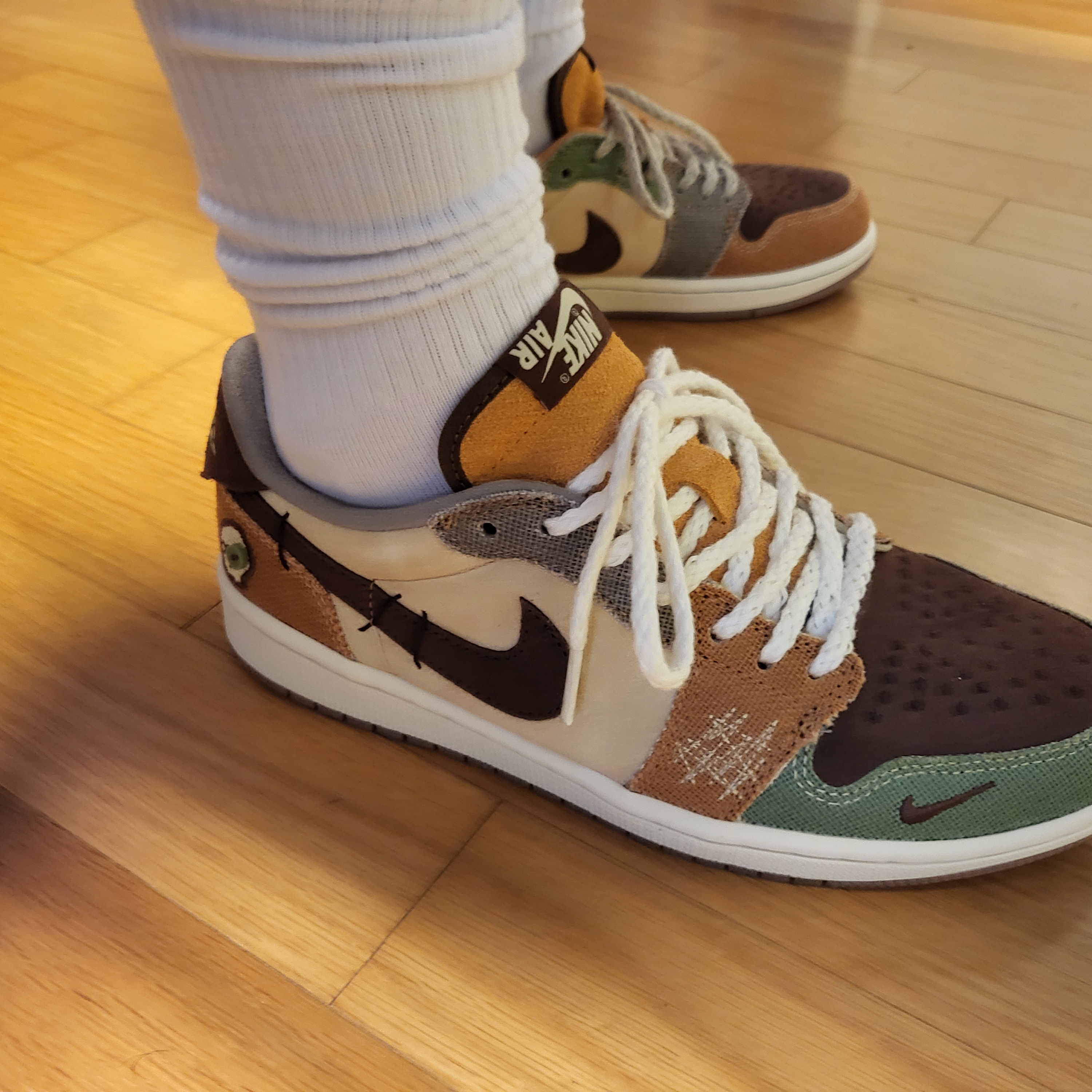 Jordan 1 x Zion Williamson Retro Low OG Flax and Oil Green 착용 스타일 - 5