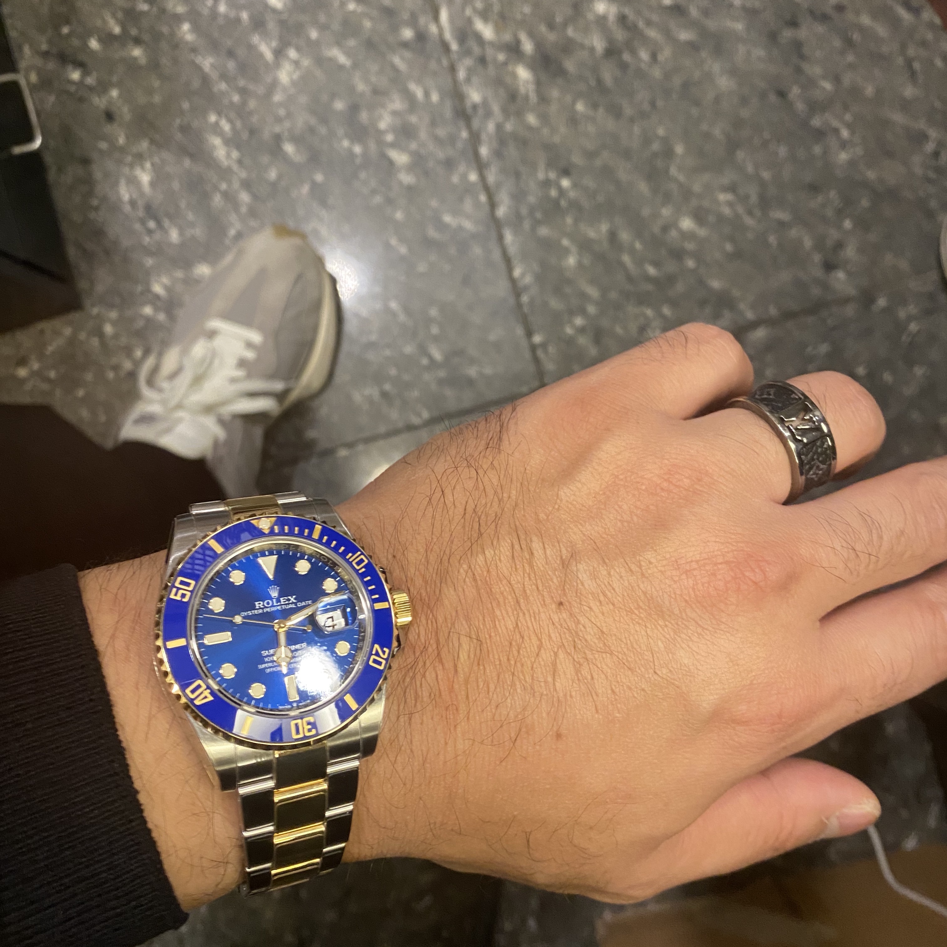Rolex Submariner Date 41mm 126613LB Royal Blue Oyster, New Balance 327 Clean Vintage Overcast 착용 스타일