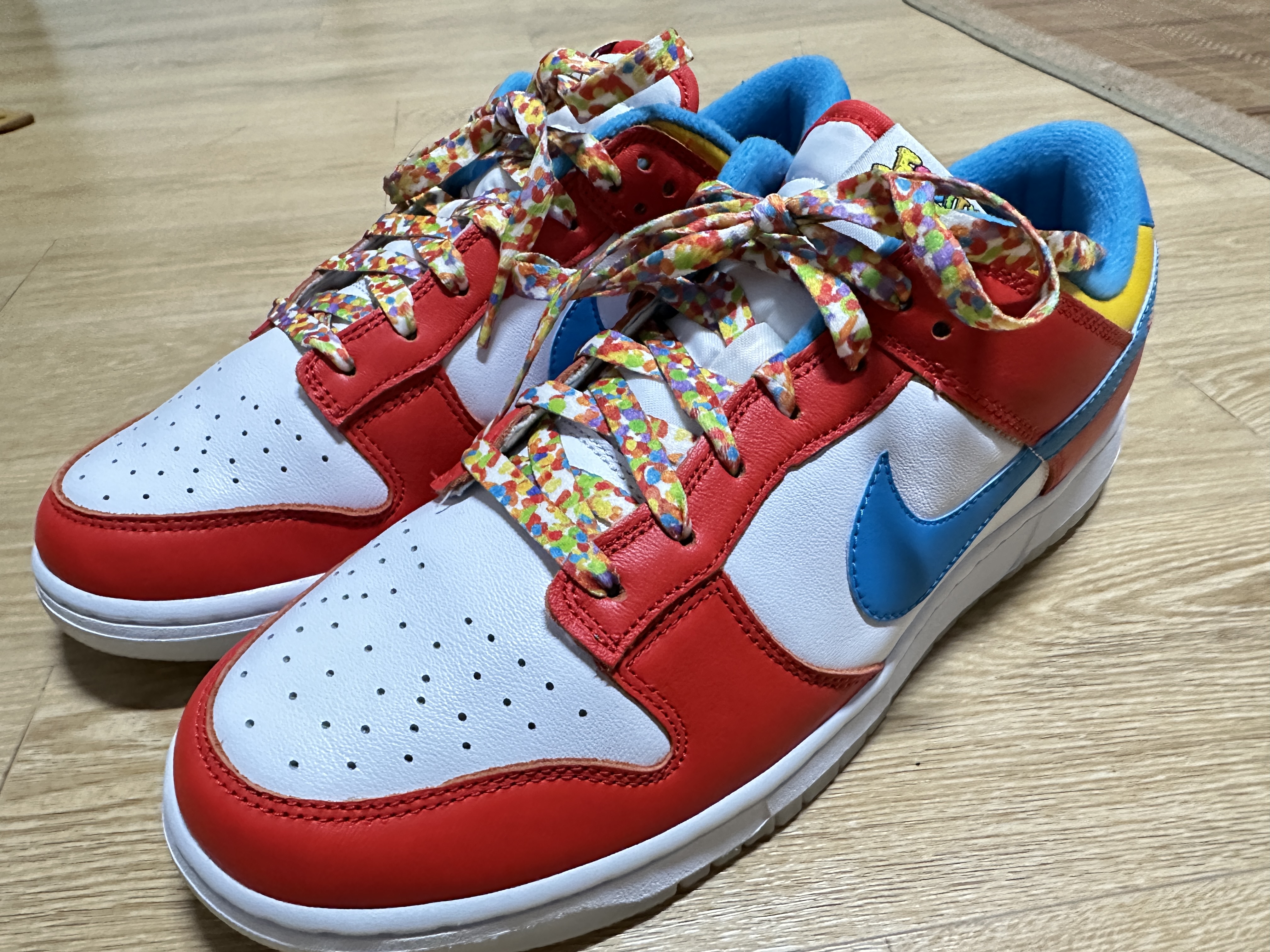 Nike x LeBron James x Fruity Pebbles Dunk Low QS Habanero Red 착용 스타일 - 1
