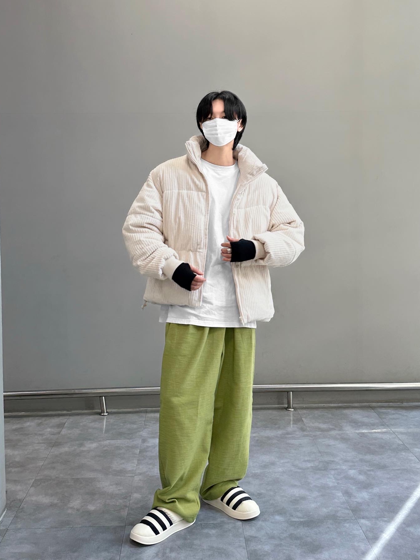 Adidas Puffylette Off White 착용 스타일 - 3