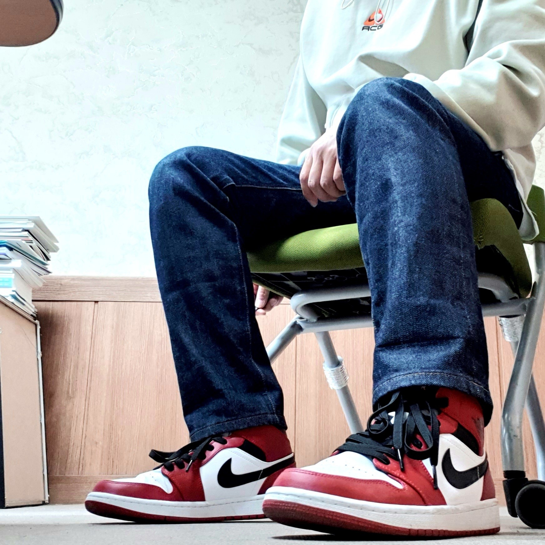 Jordan 1 Mid Chicago 2020, Nike ACG Therma-Fit Pullover Fleece Hoodie Light Bone - Asia 착용 스타일 - 1